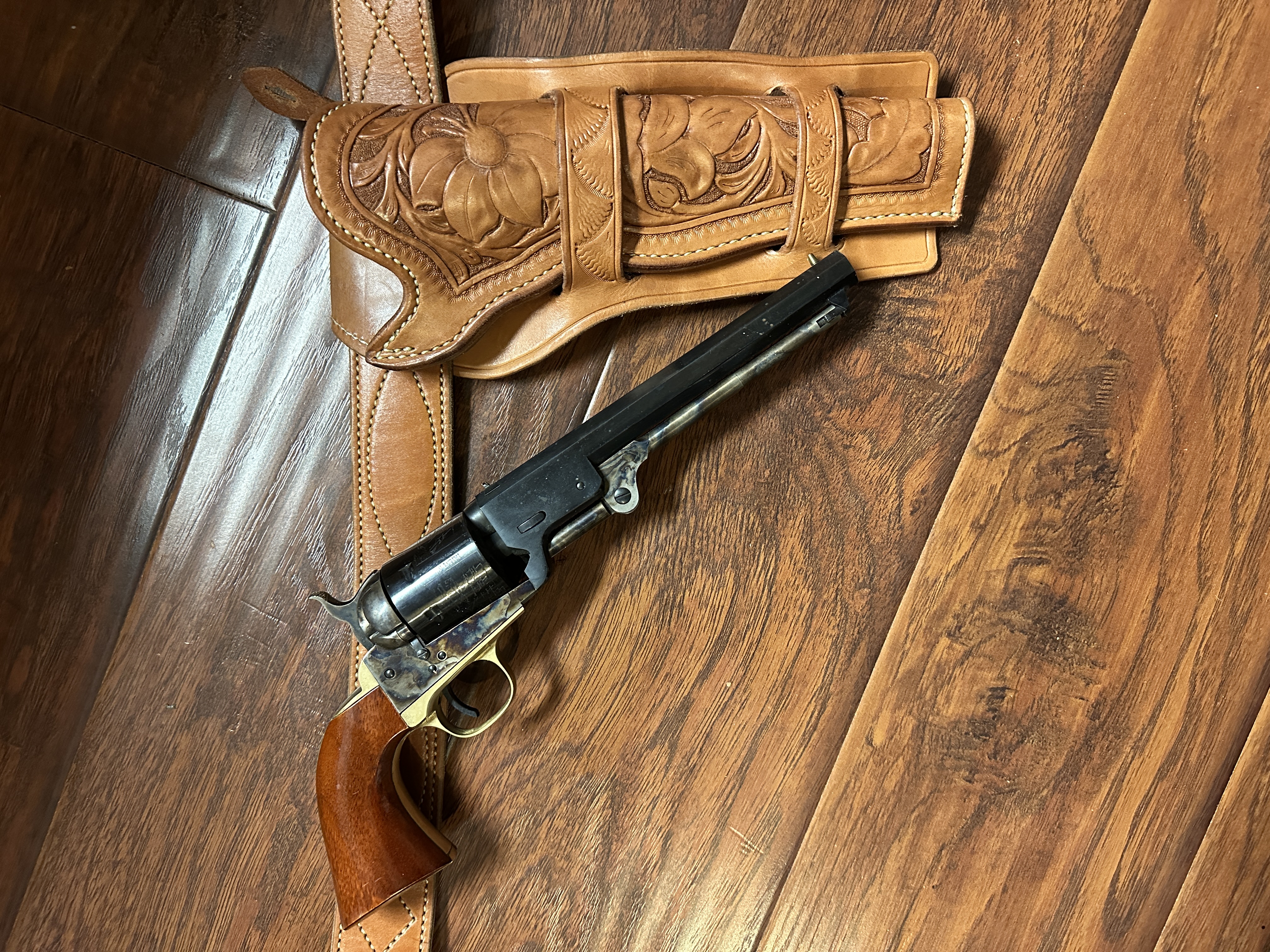 Custom Leather Holsters - 13 - 1737680302670_IMG_6050