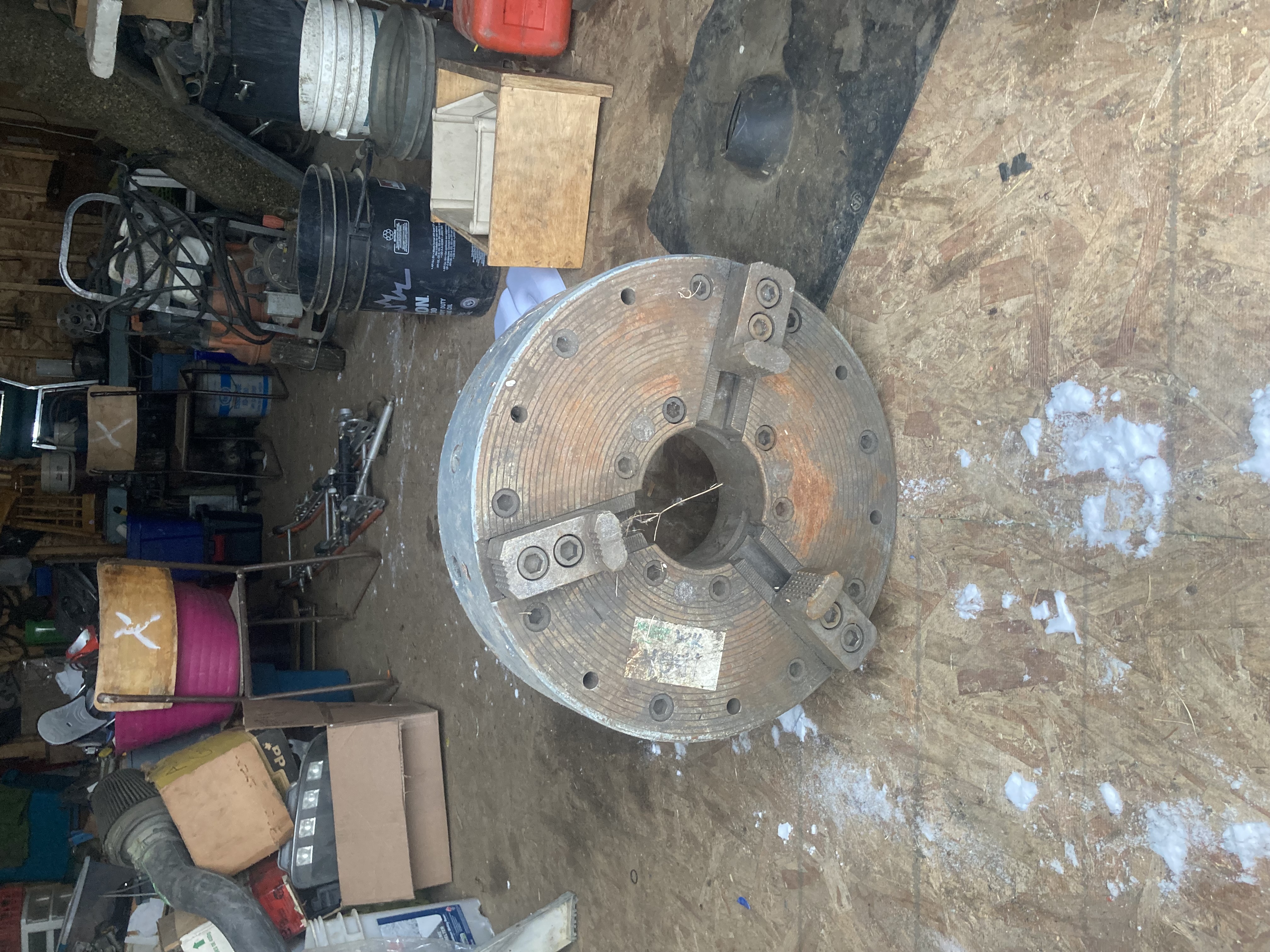 Photo of 19 inch three jaw independent lath Chuck