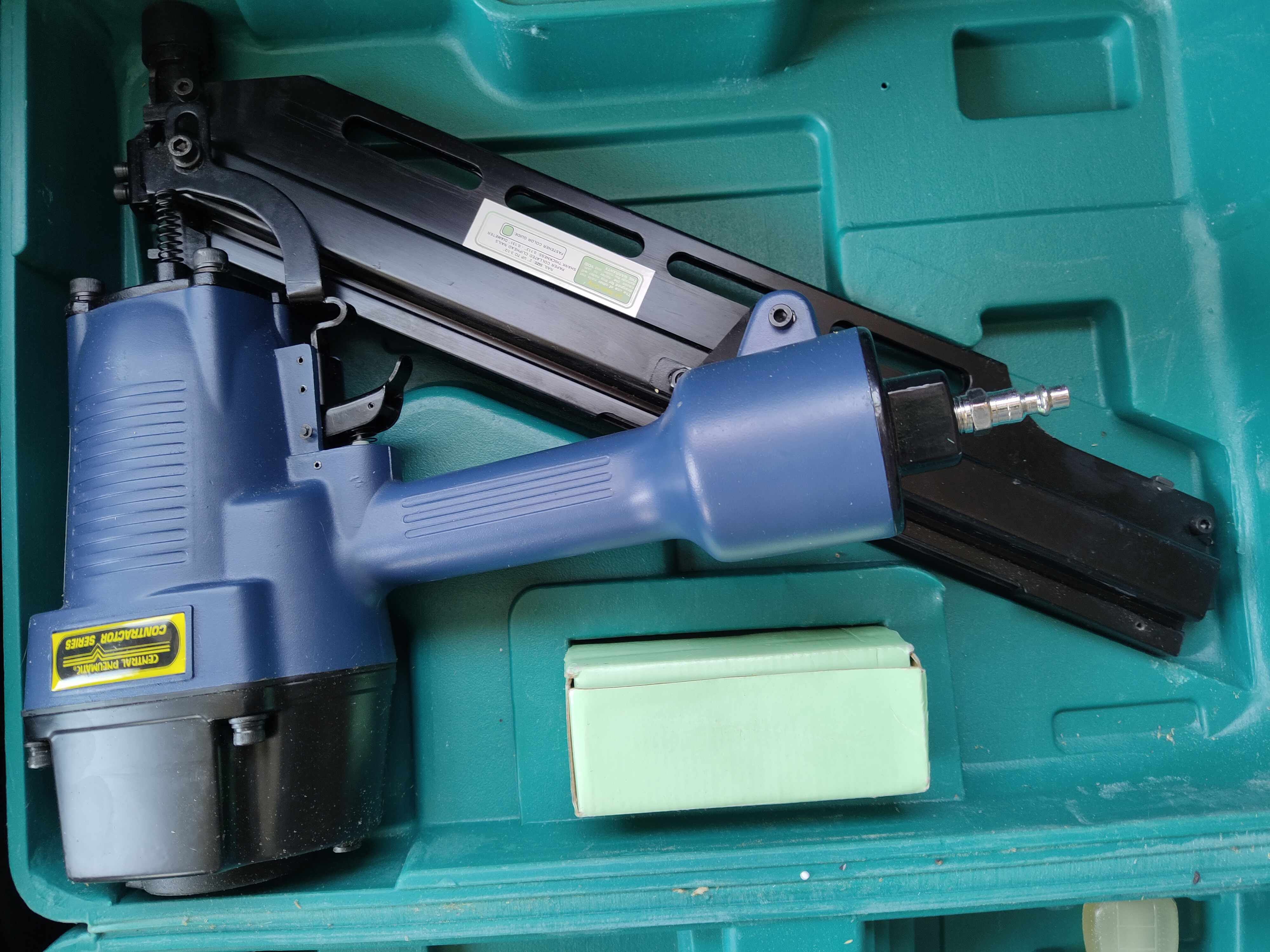 Photo of Air nailer/stapler combo