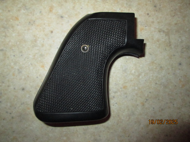 Photo of Pachmayr Revolver Grips for Ruger New Model Black Hawk