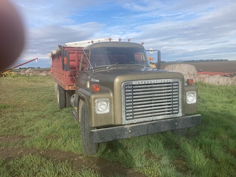 Photo of 1973 IHC 3T TRUCK  -  text 406 422-2211