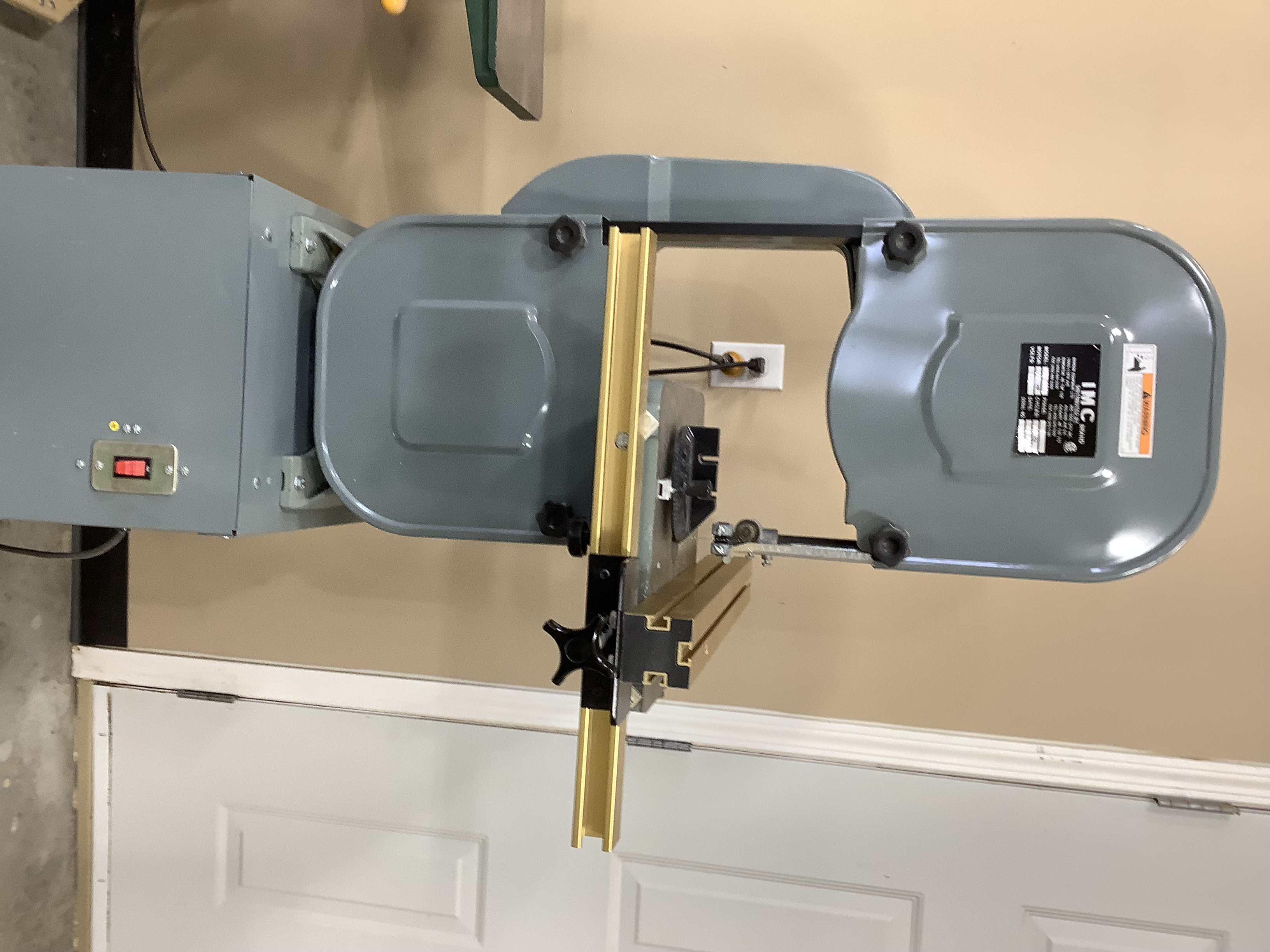 Photo of 14” woodworking bandsaw