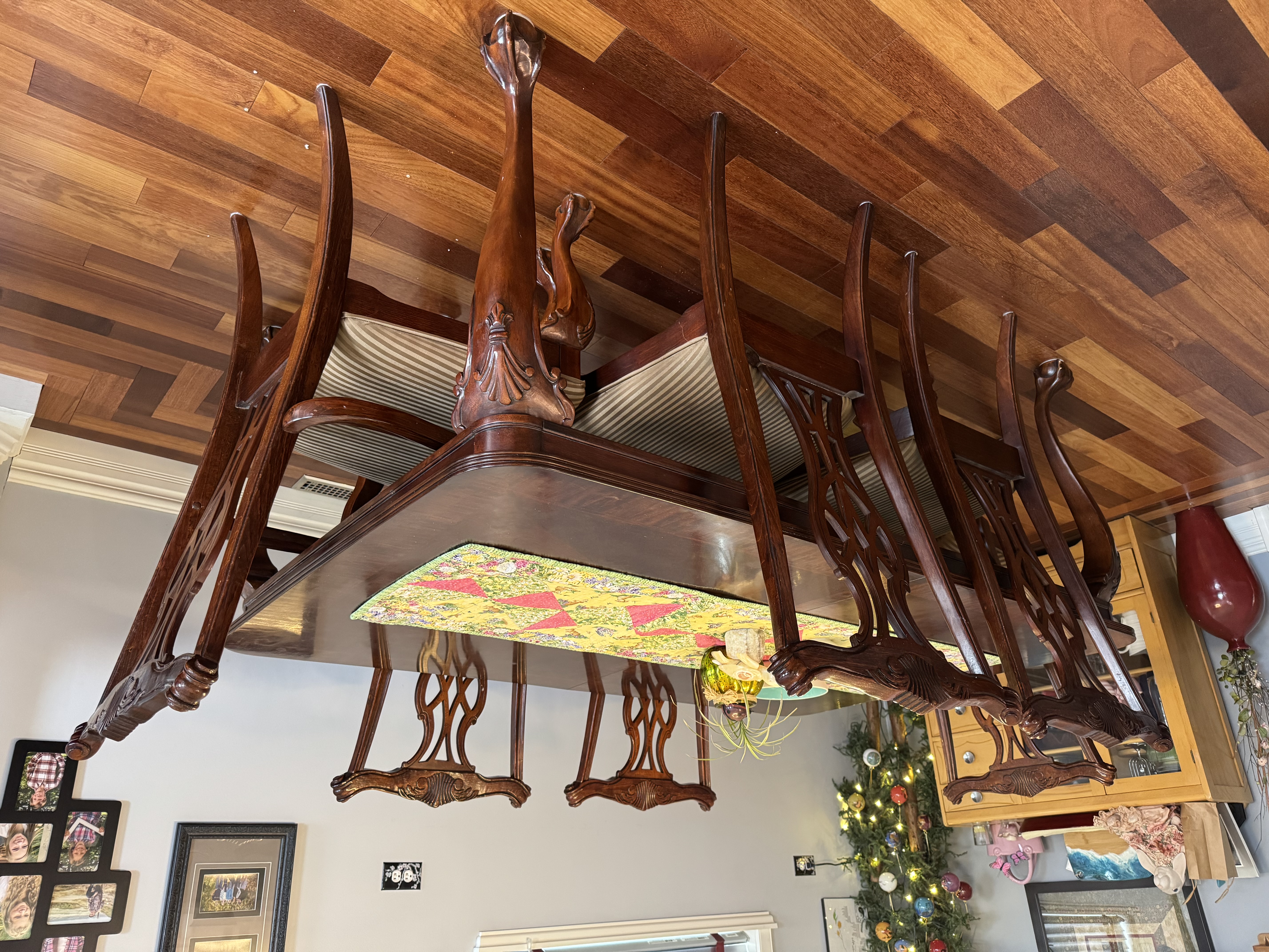 Photo of Dining table and chairs 