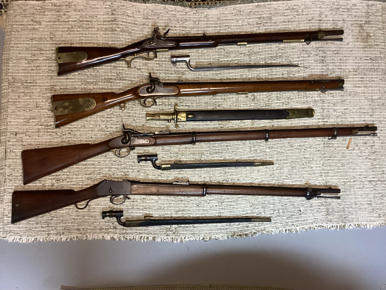 Photo of Wanted Gun collection ,Vintage firearms,bayonets,military items,medals in Toronto,Southern Ontario area $100,000 to invest 