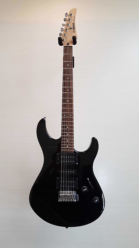 Photo of Yamaha Electric Guitar