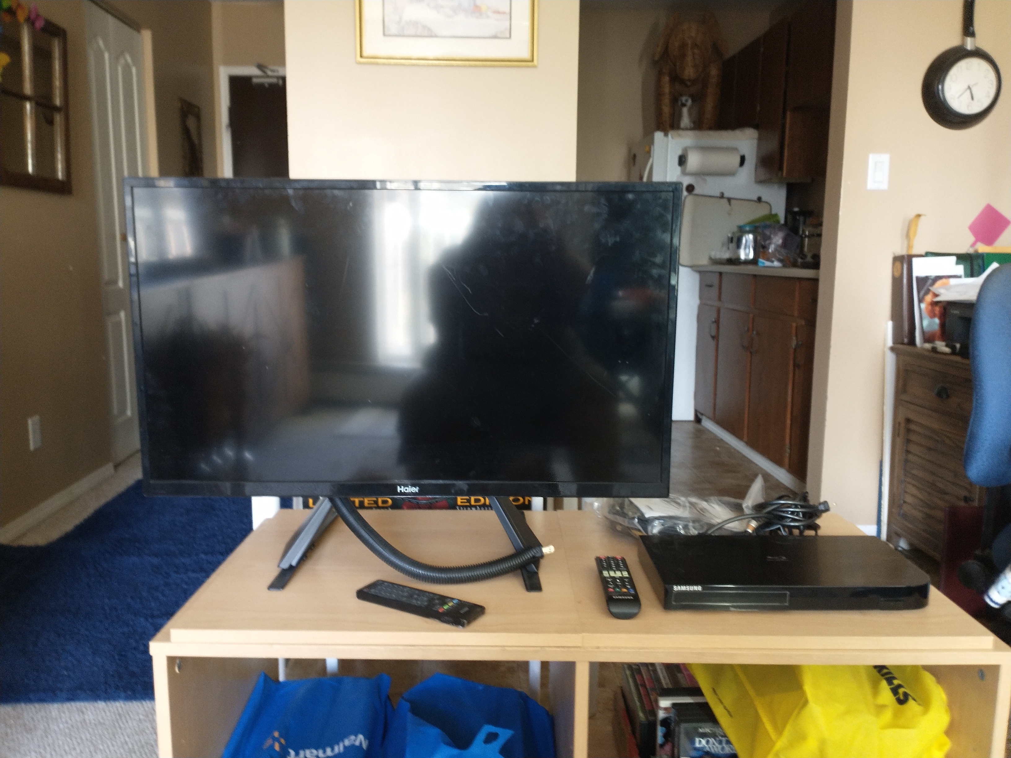 Photo of 32" Tv & BluRay disc player 