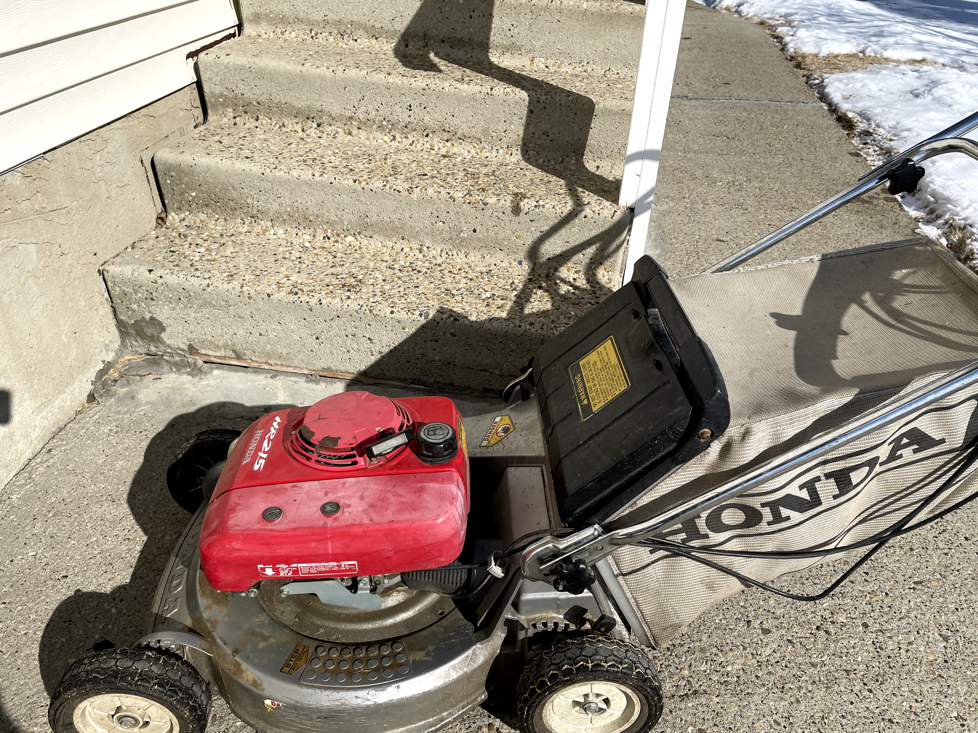 Photo of honda HR 215 hydrostic 21 " self propelled lawnmower