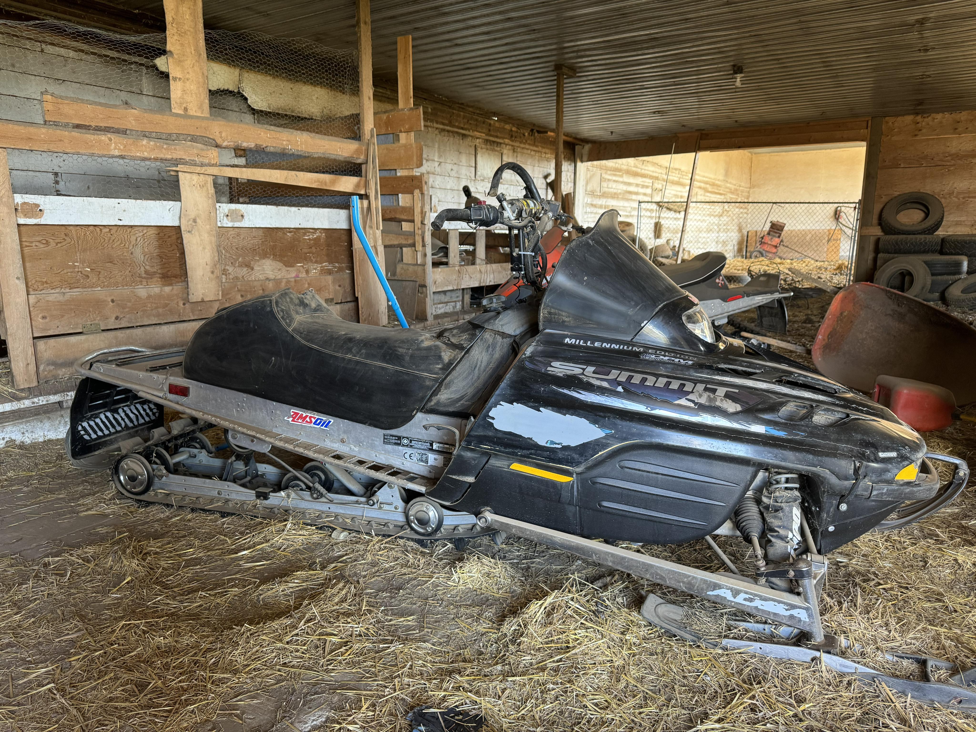 Photo of 2000 summit 700 for trade 