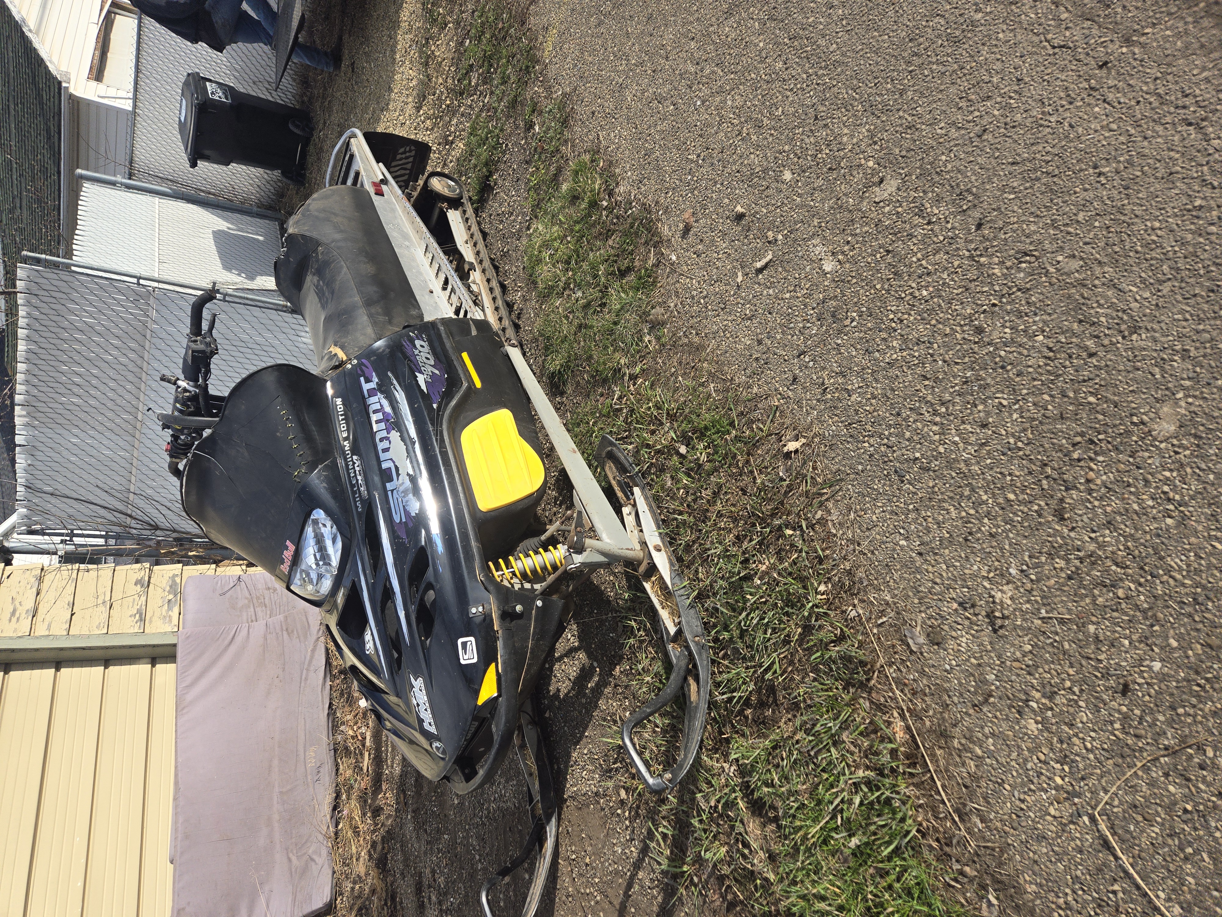 Photo of 2000 summit 700 for trade 