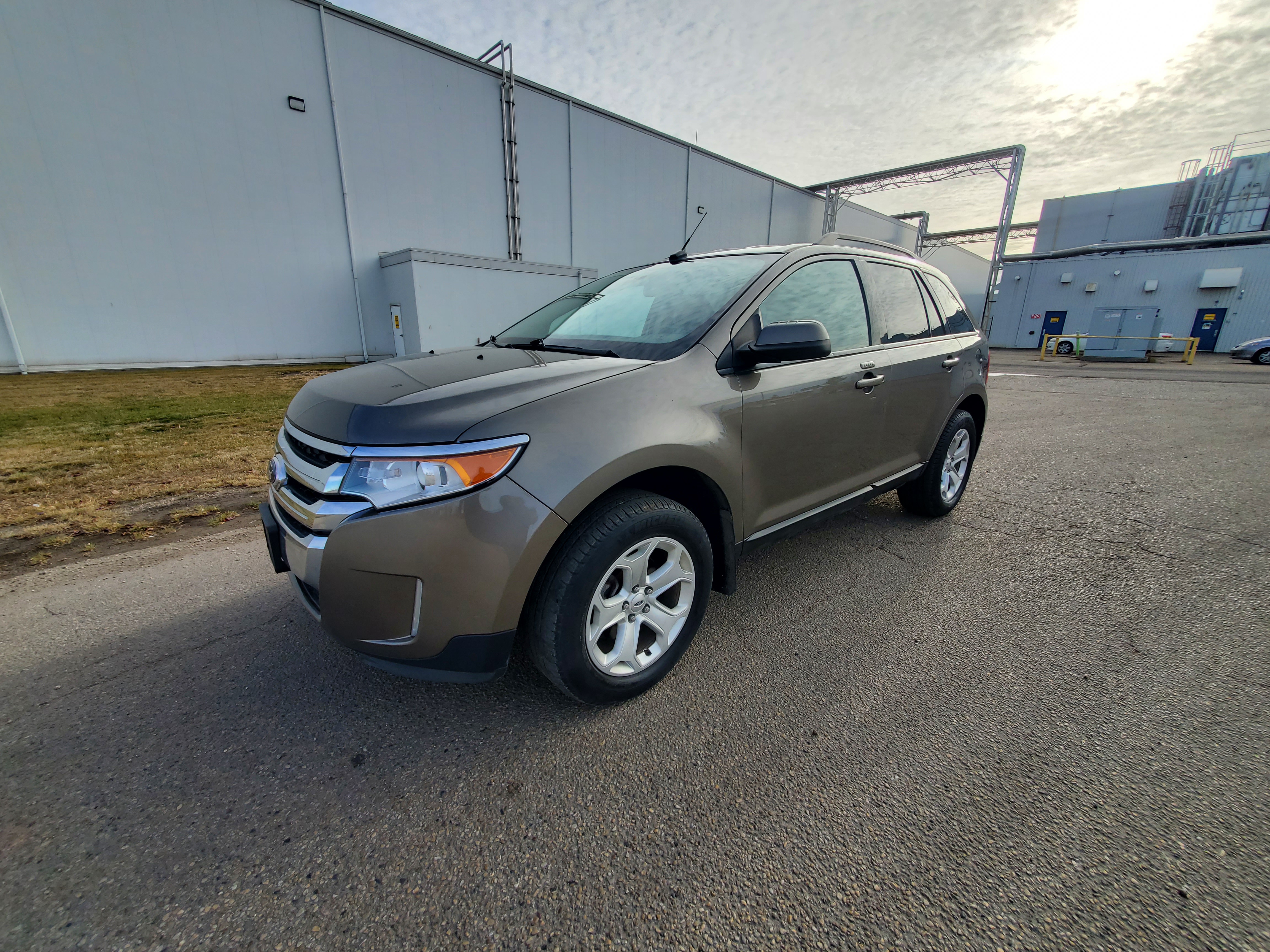Photo of Ford Edge suv,AWD  $11,500,  164000km