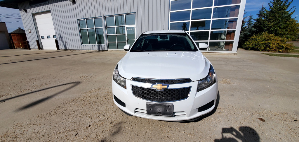 Photo of 2014 chevrolet cruze,144000km,active,remotestarter,backup camera $9,500