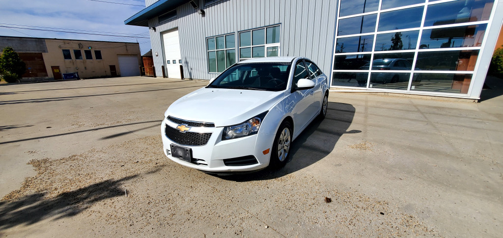 Photo of 2014 chevrolet cruze,144000km,active,remotestarter,backup camera $9,500