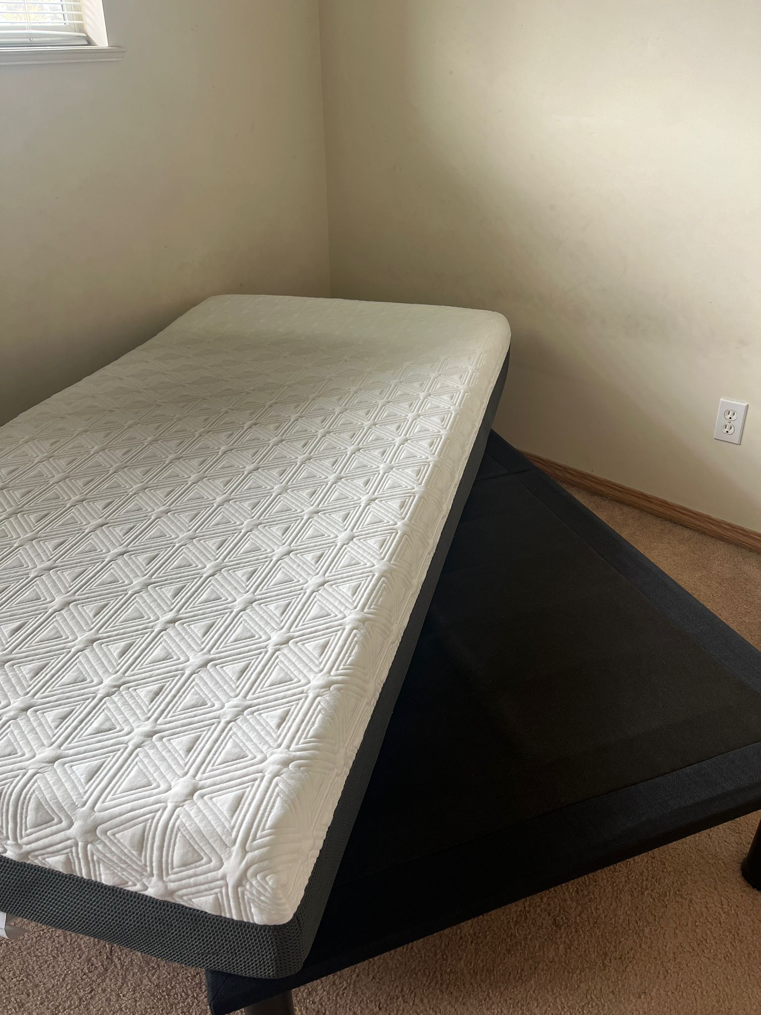 Queen size bed with metal frame  and single bed with metal frame  - 3 - 1746547961875_1000000577