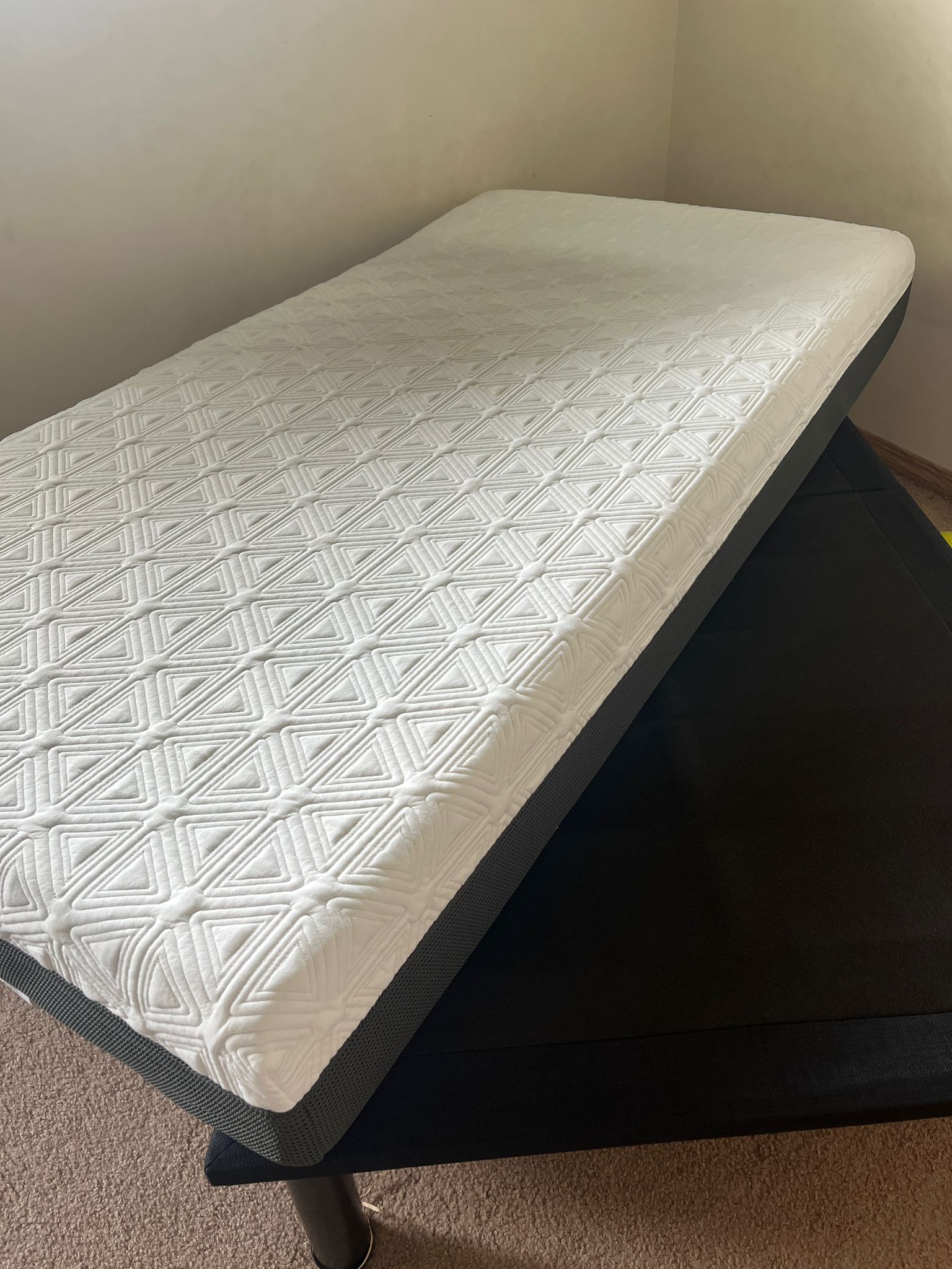 Queen size bed with metal frame  and single bed with metal frame  - 4 - 1746547961875_1000000580