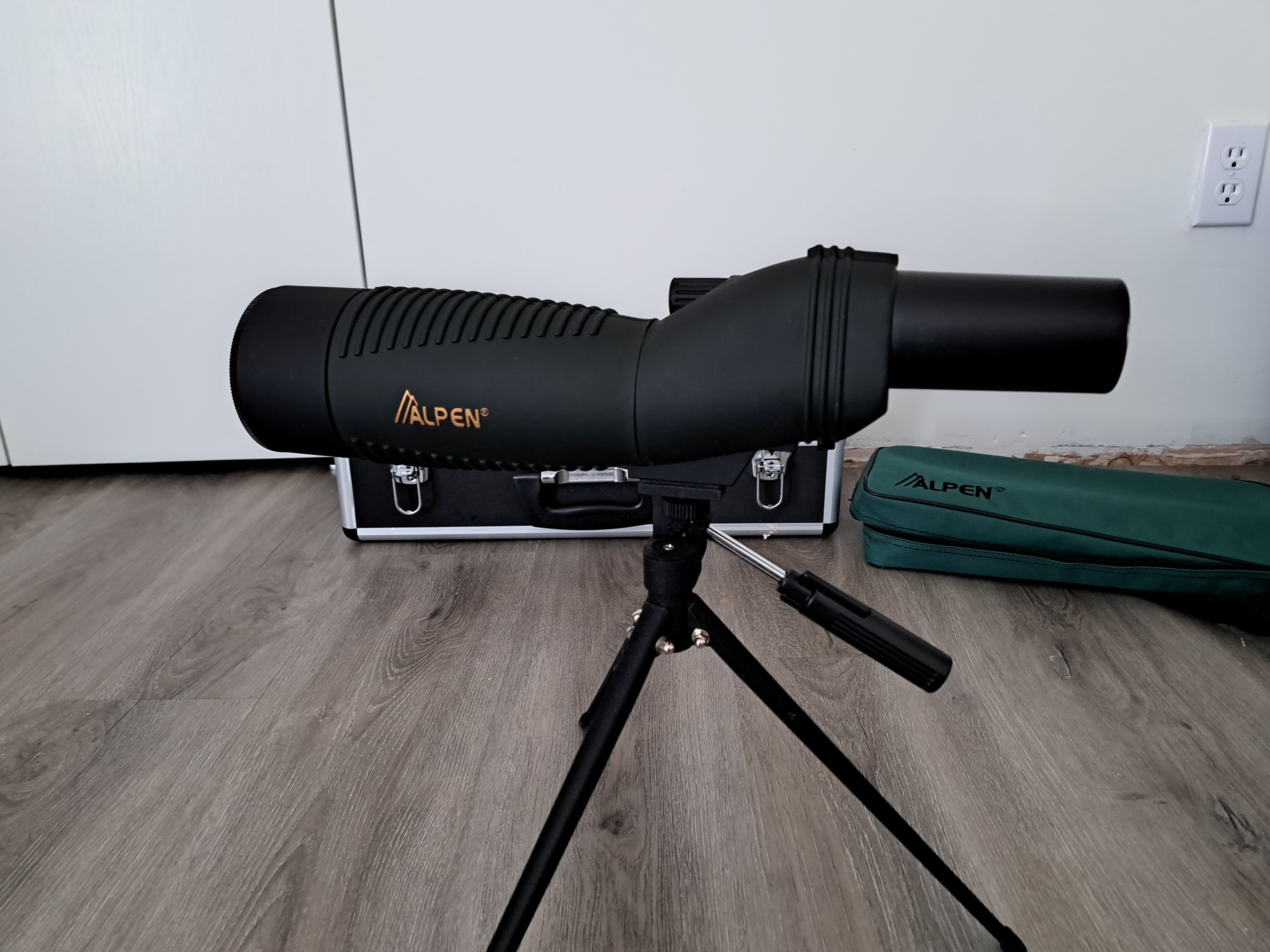 Photo of Alpen 18-36 ×60 mm waterproof straight spotting scope