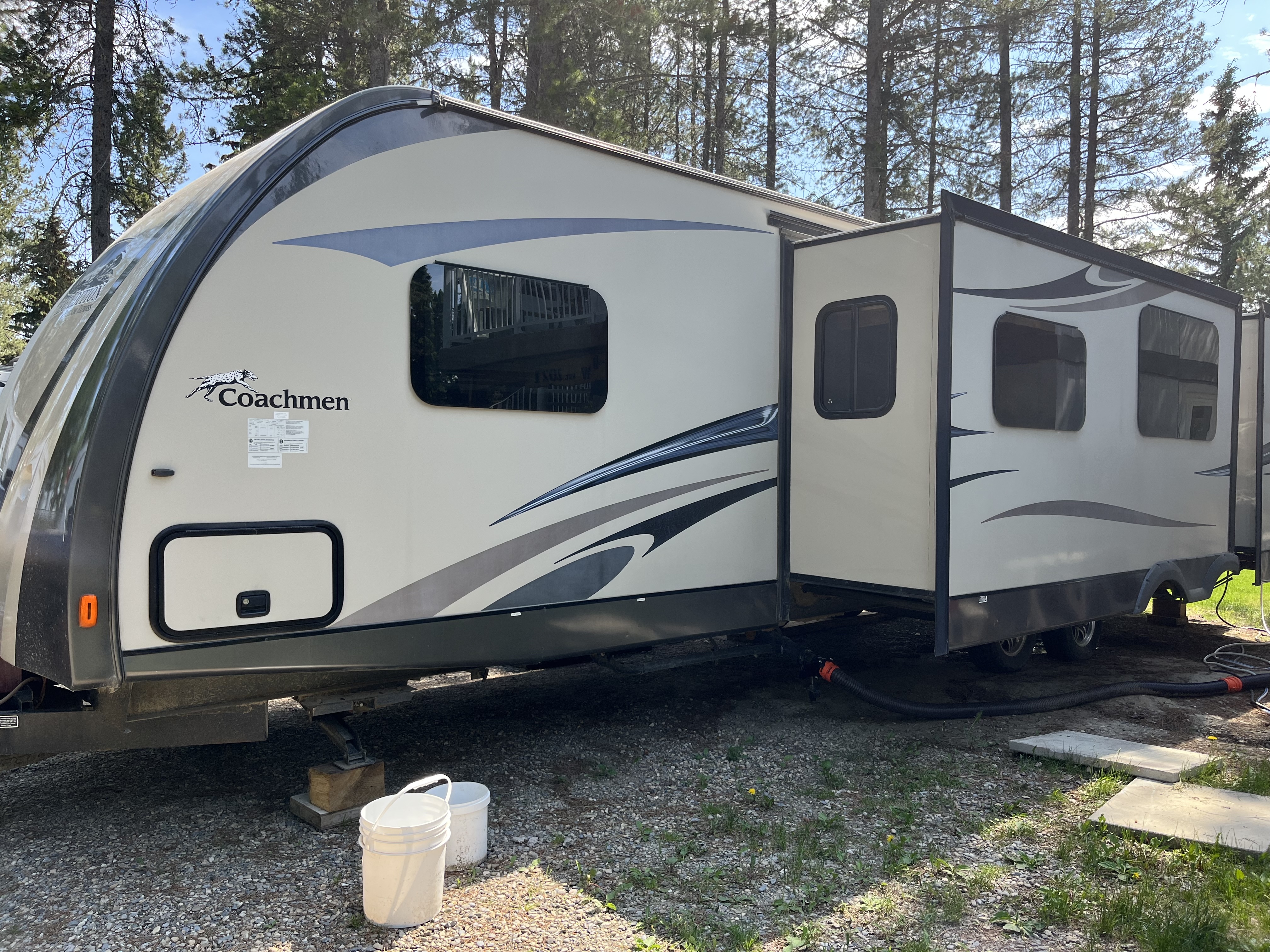 Photo of 2013 Coachman Freedom Express Maple Leaf Edition 320bhds