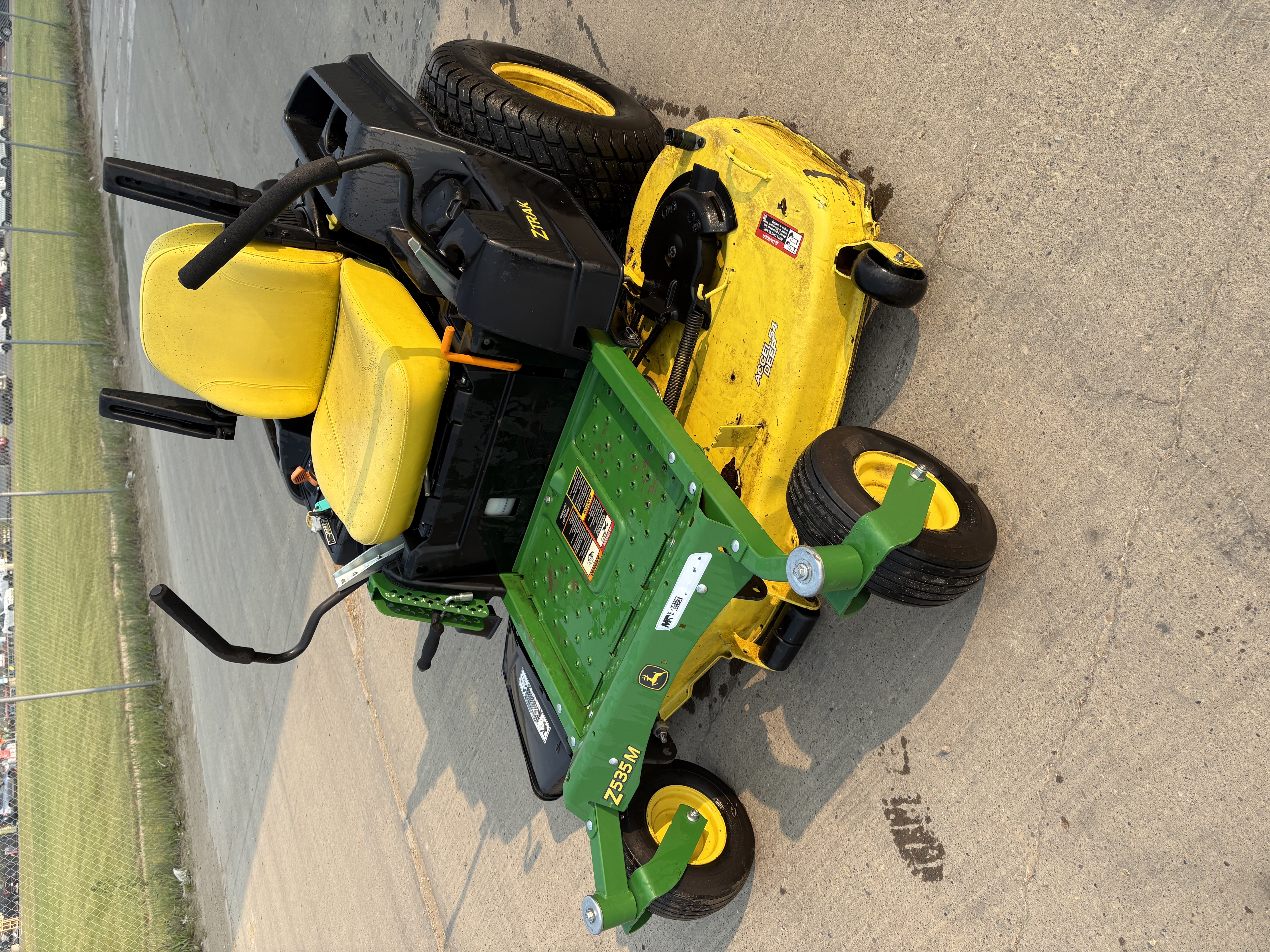 Photo of John Deere Z535M