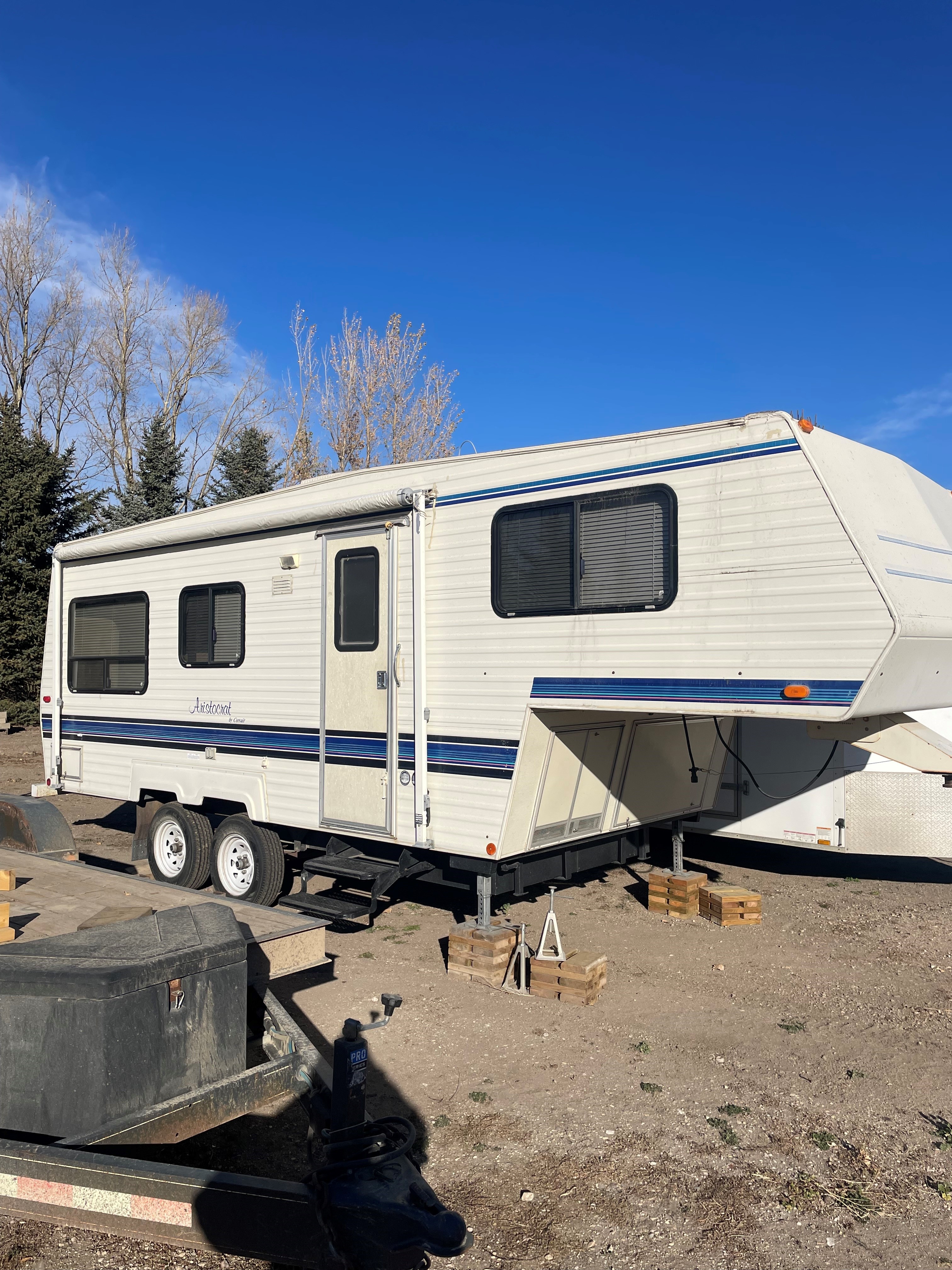 Photo of 23" Aristocrat 1994 Fifth Wheel 