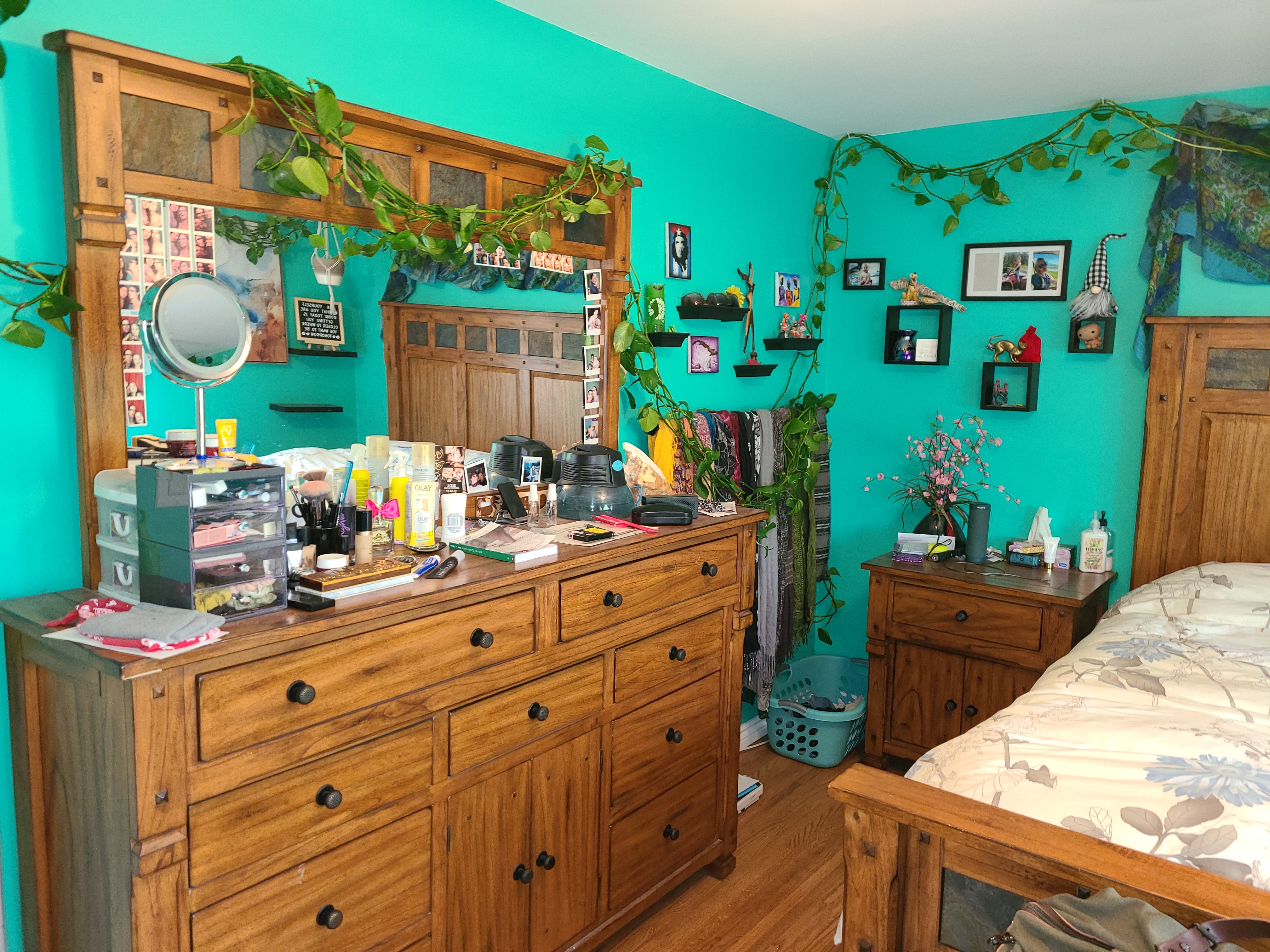 Photo of Western bedroom set