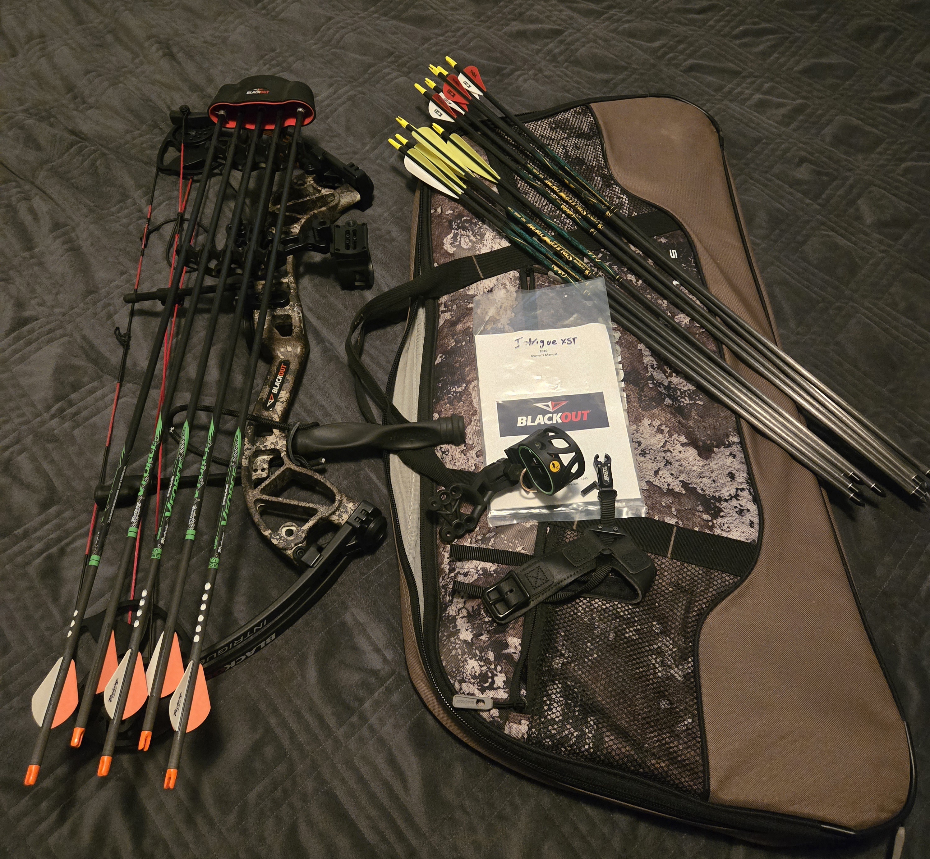 Photo of Blackout Bow w/ All accessories and arrows