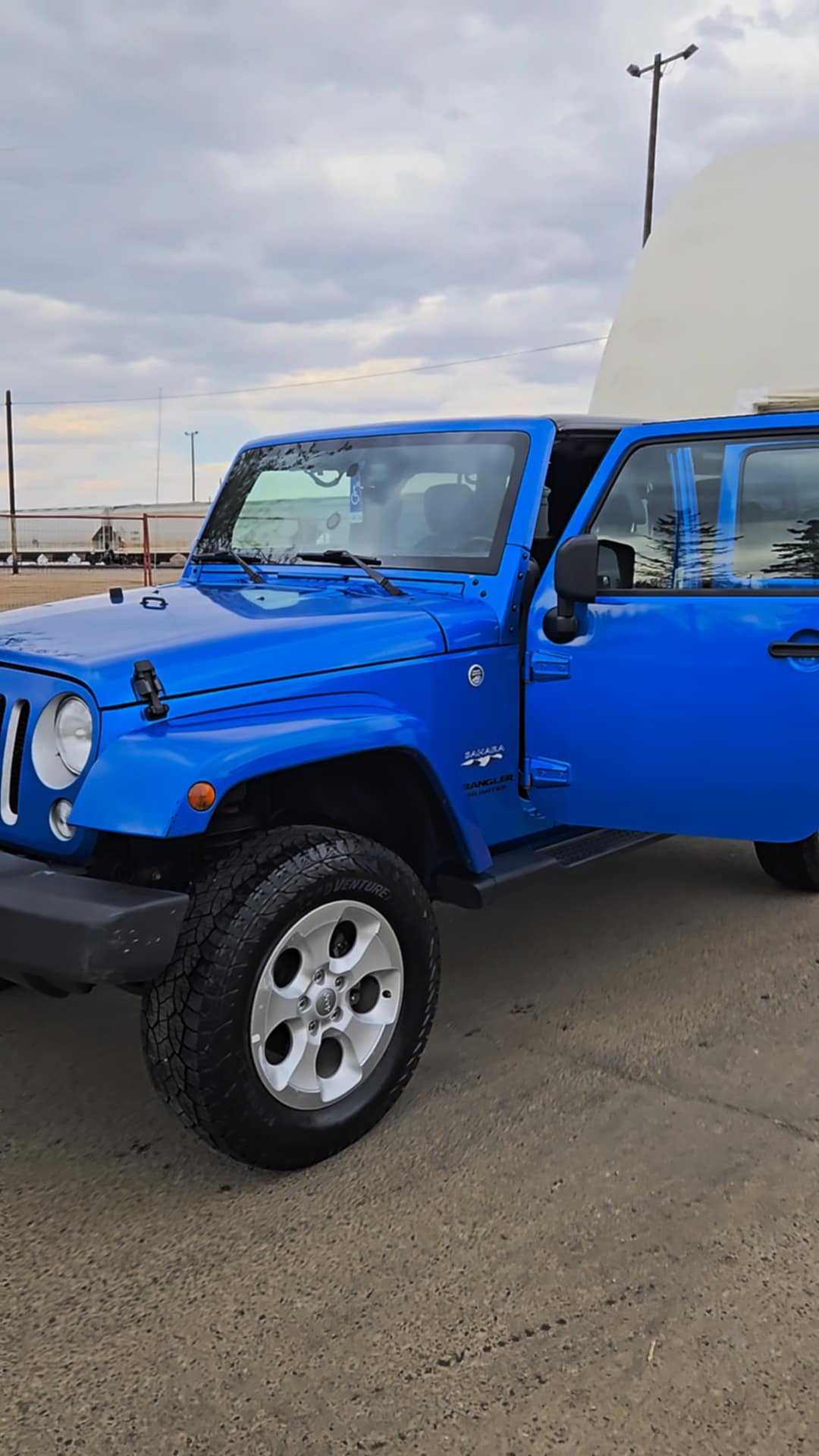 Photo of JEEP SAHARA 2016 4 DOOR