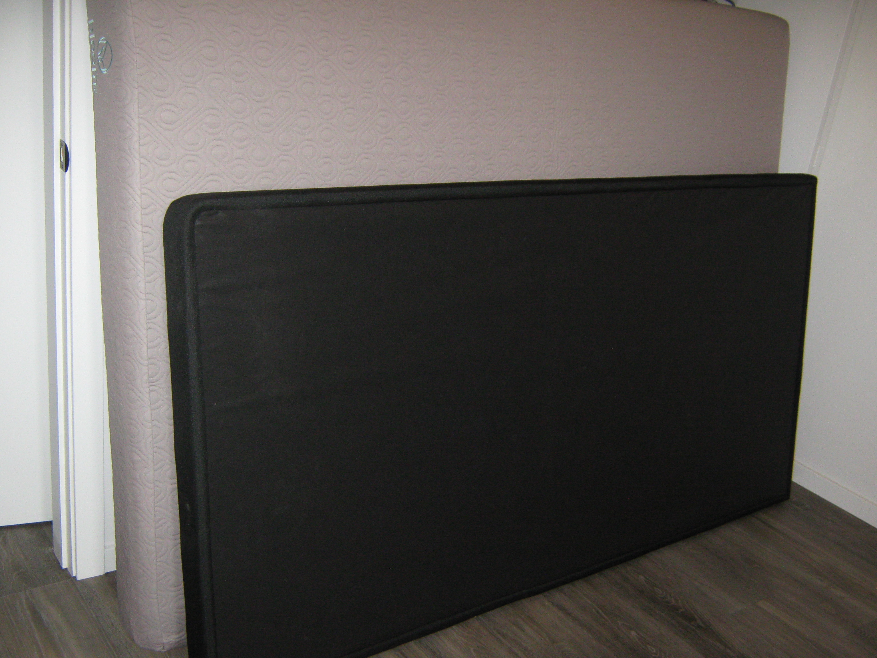 Photo of Sleep Country SOHO AIRSPACE Twin Platform Bed frame