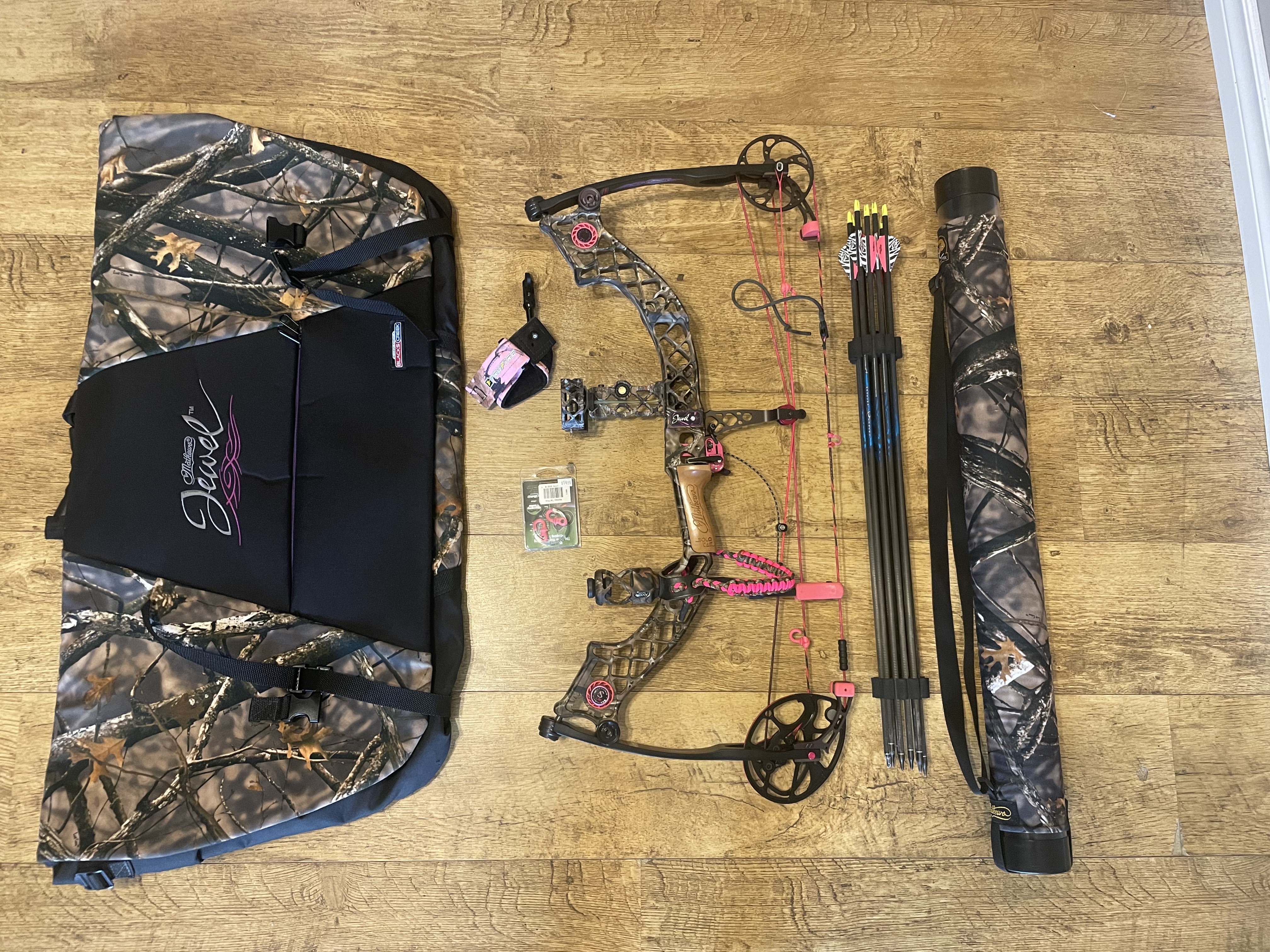 Photo of Mathews Jewel Compound Bow