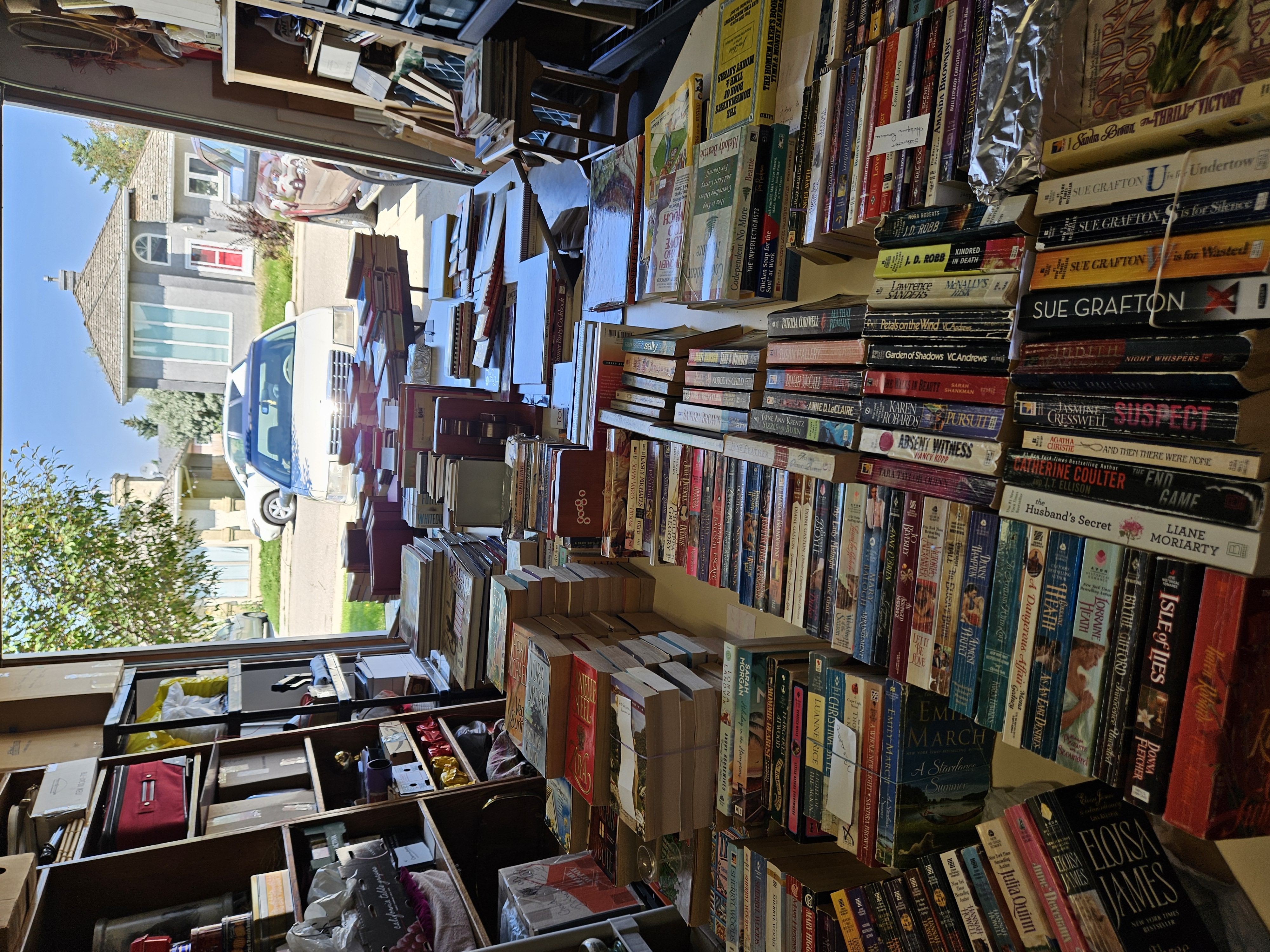 Photo of Over 500 booksfor sale