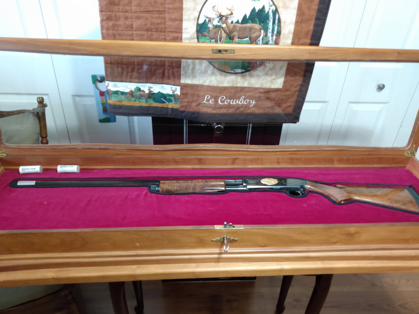 Photo of ***150$ ***SOLID OAK PRESENTATION CHEST WITH GLASS***