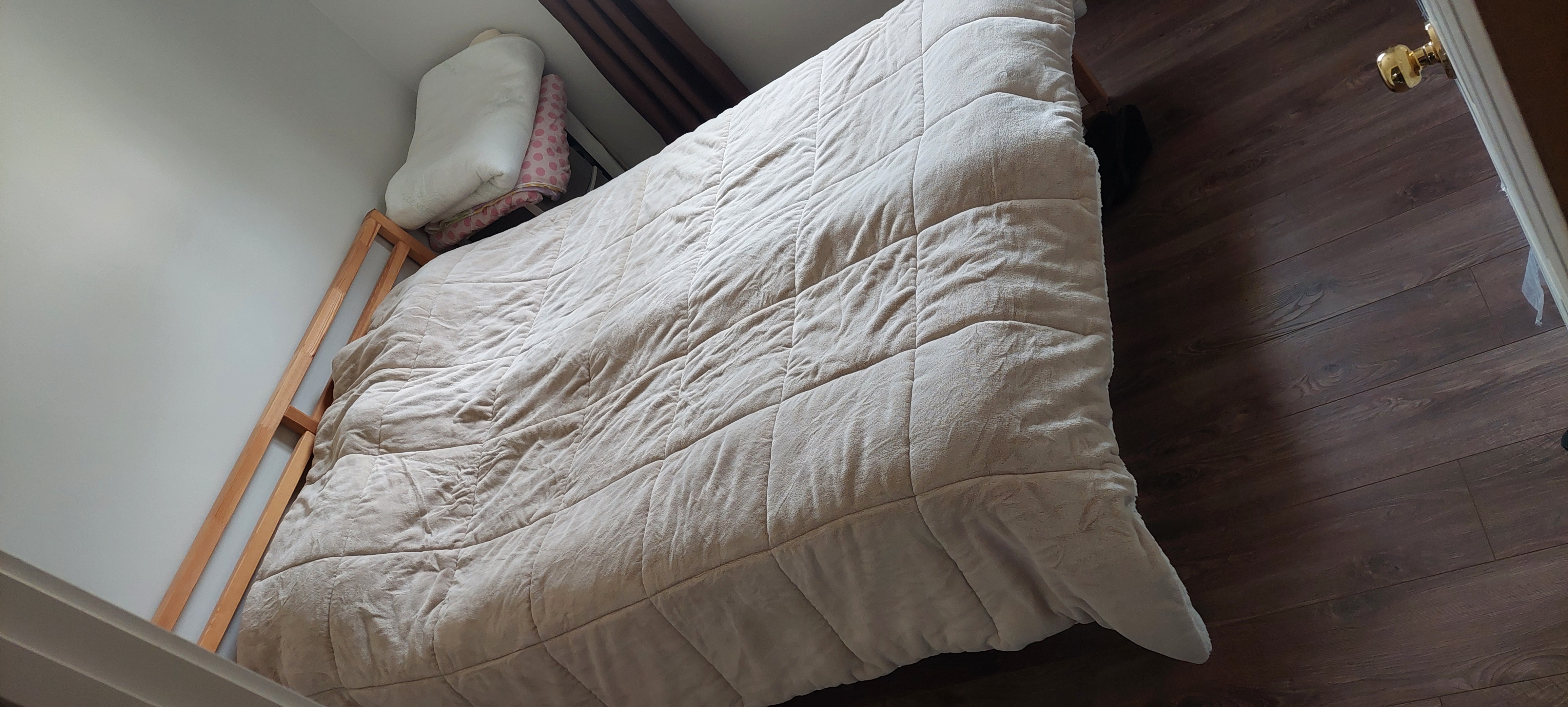 Photo of UGG reversible blanket (color: beige)