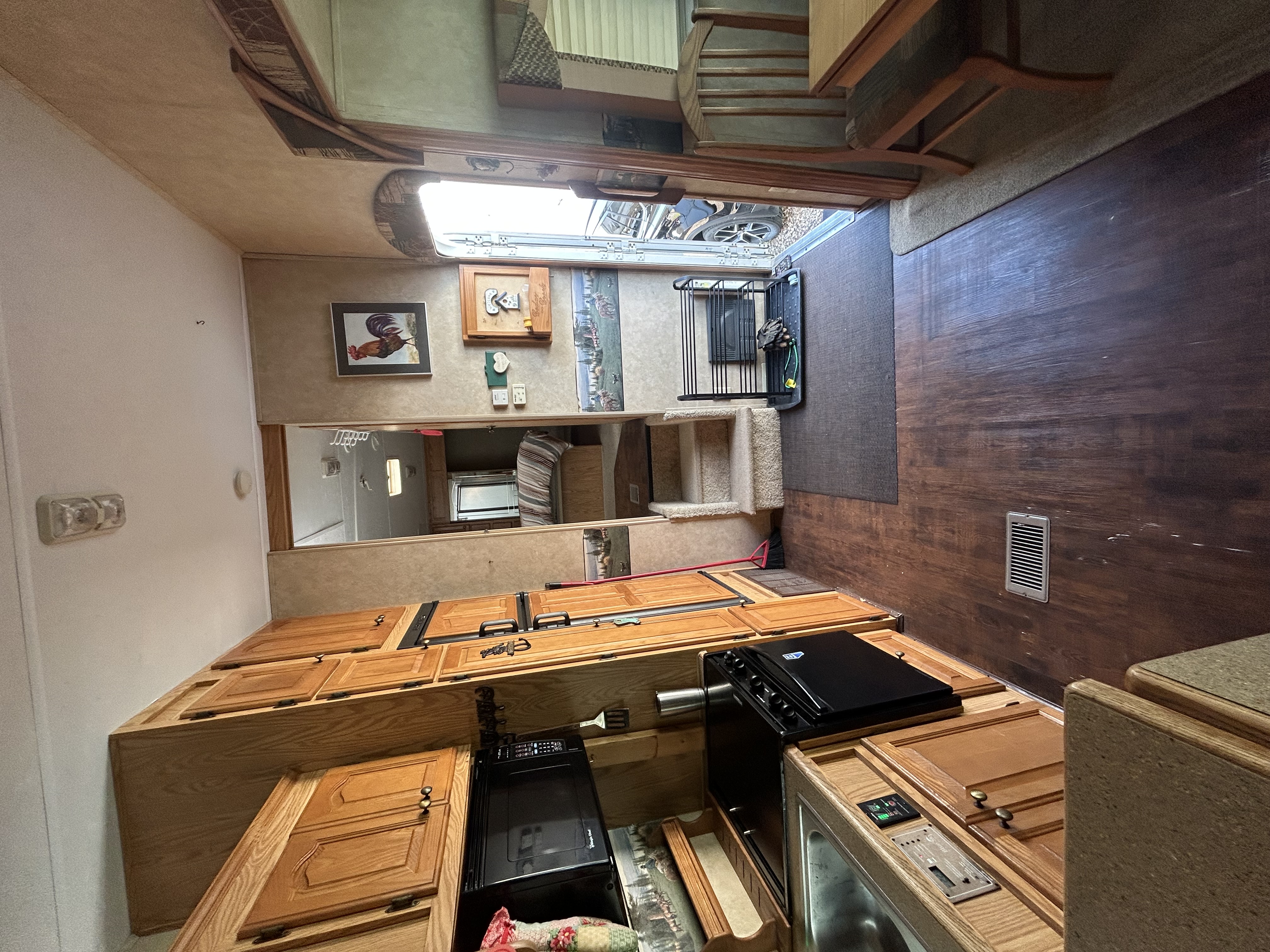 Photo of 2006 Silverback 33ft 5th wheel made by forest river 