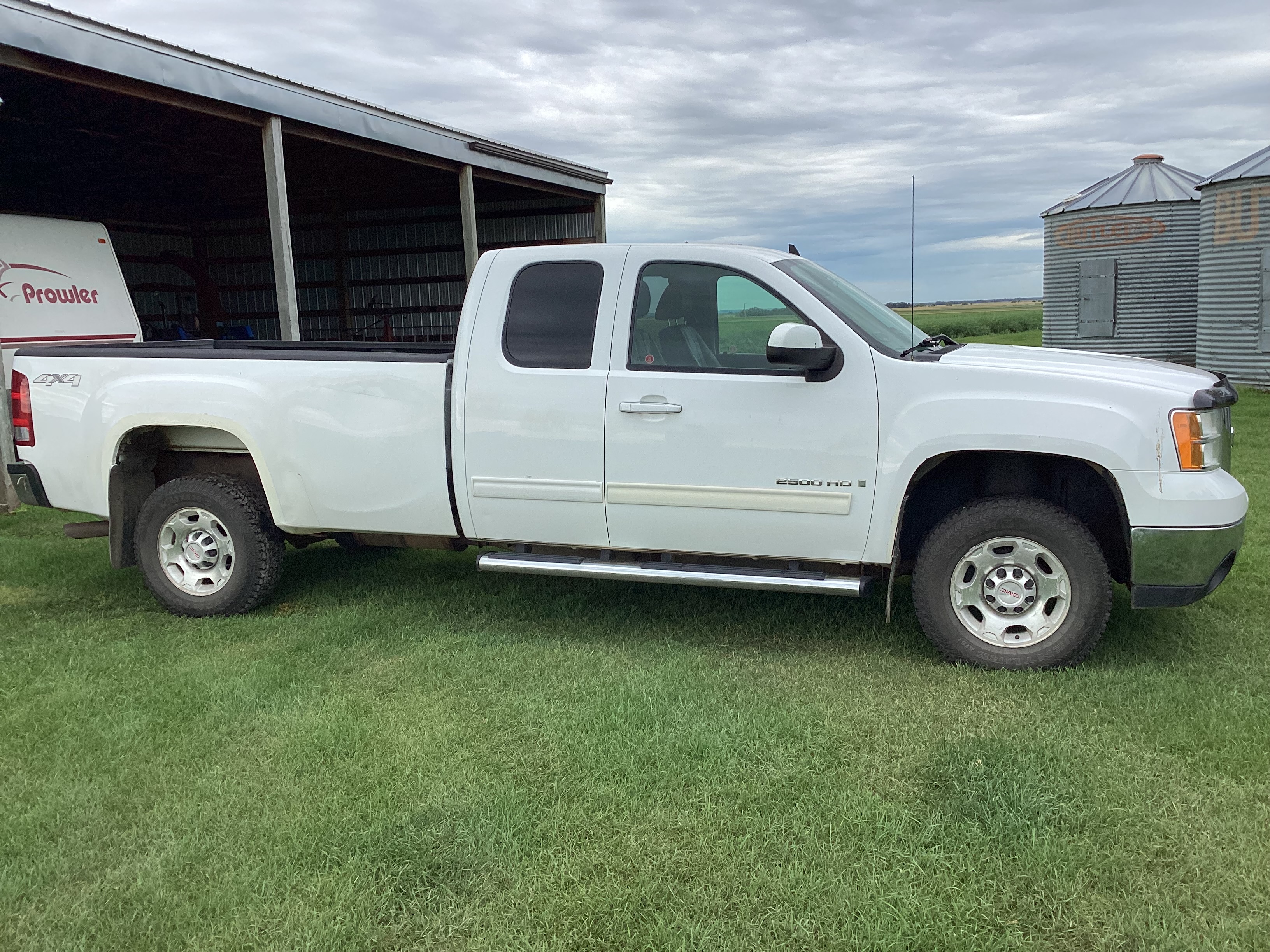 Photo of 2009 GMC Sierra SLT.  2500HD