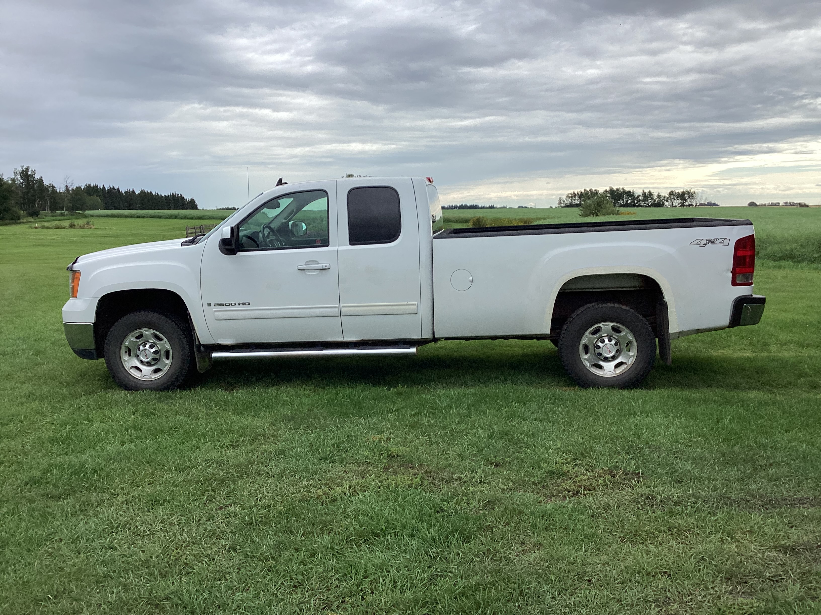 Photo of 2009 GMC Sierra SLT.  2500HD