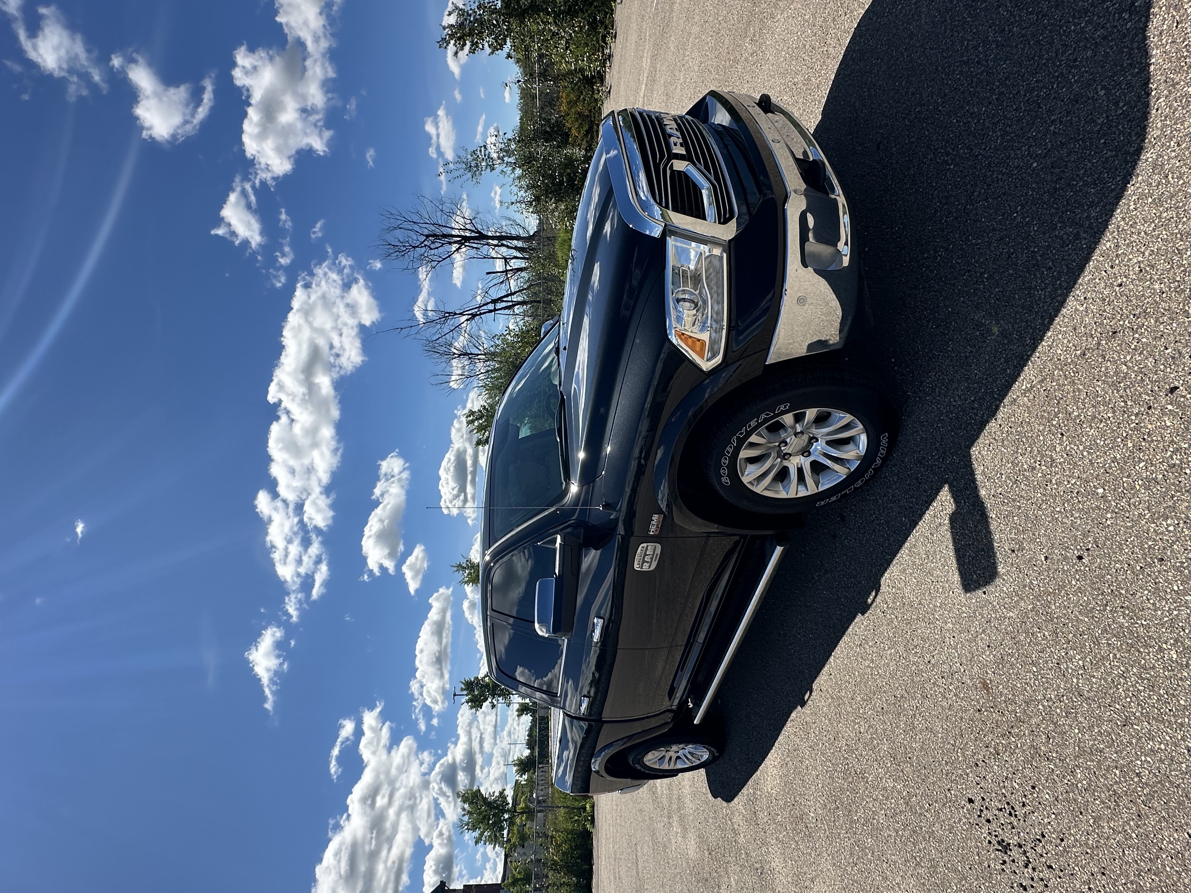 Photo of 2018 Ram 1500 Longhorn 4x4 Crew Cab 5'7" Box *ULTRA LOW KMS*