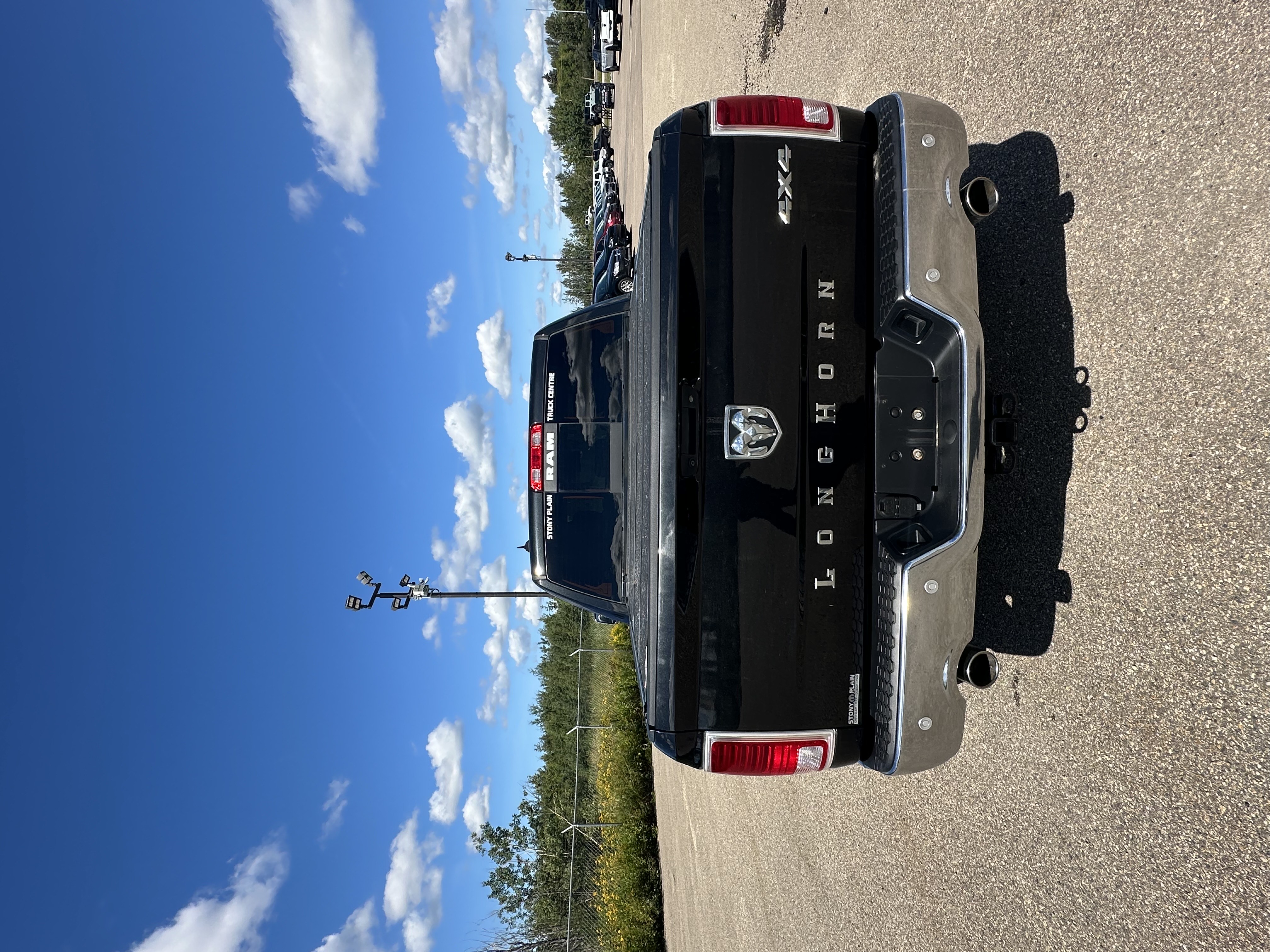 Photo of 2018 Ram 1500 Longhorn 4x4 Crew Cab 5'7" Box *ULTRA LOW KMS*