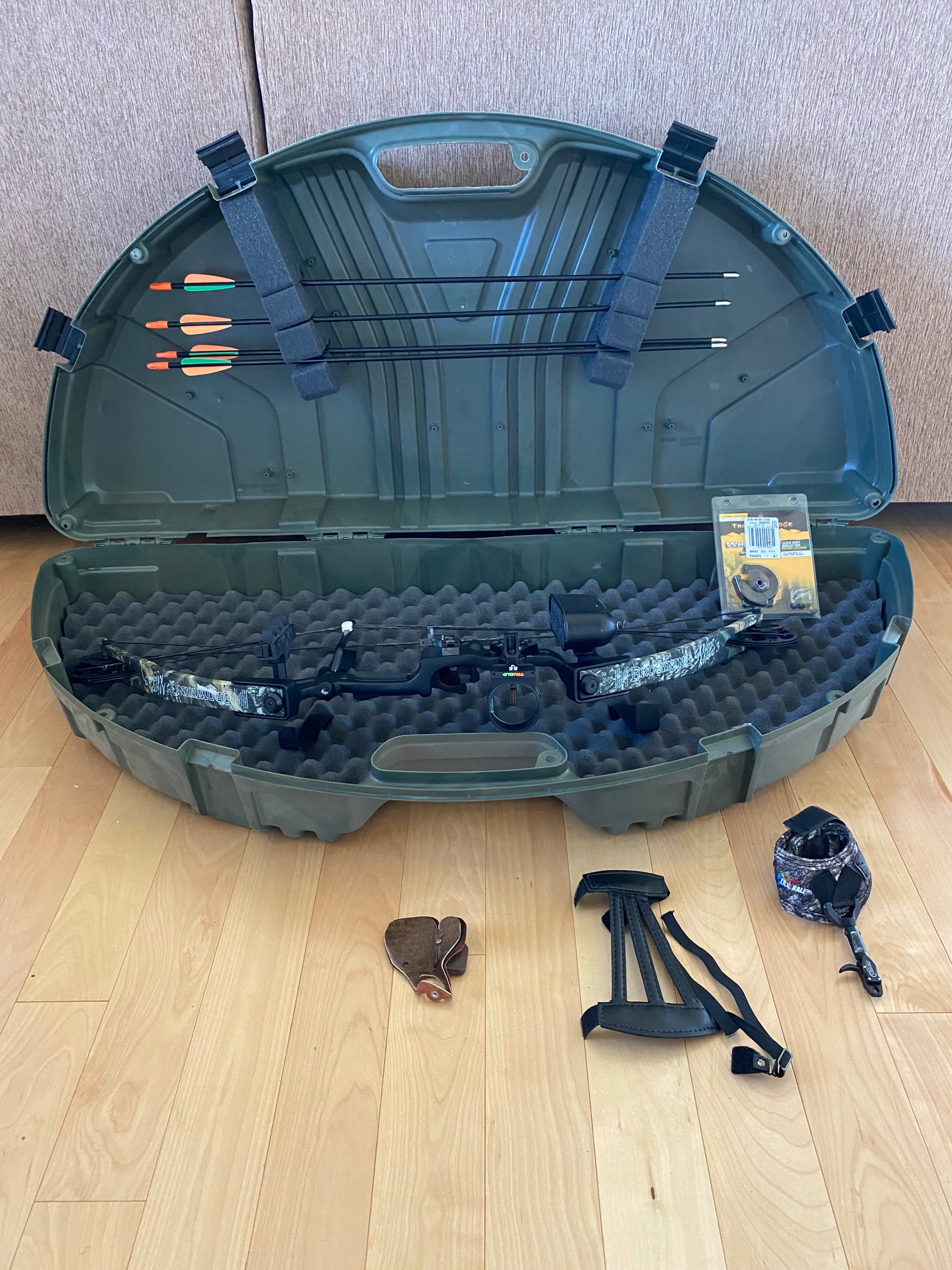 Photo of Youth Compound Bow Package