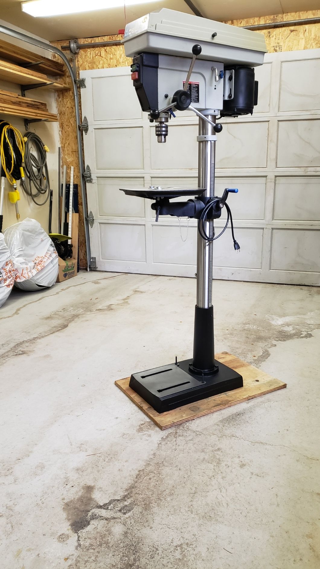 Photo of 3/4 HP, 16 1/2" Delta Floor Model Drill Press
