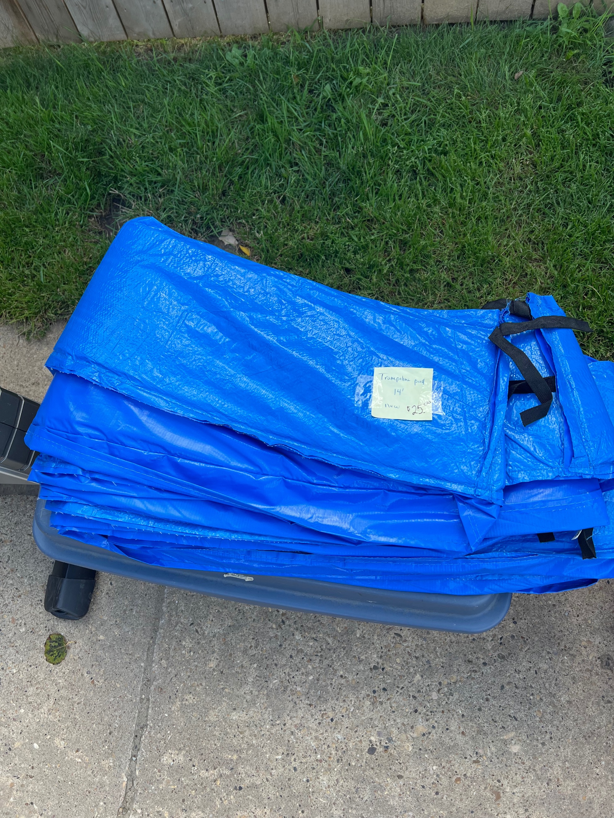 Photo of 14‘ new trampoline pad