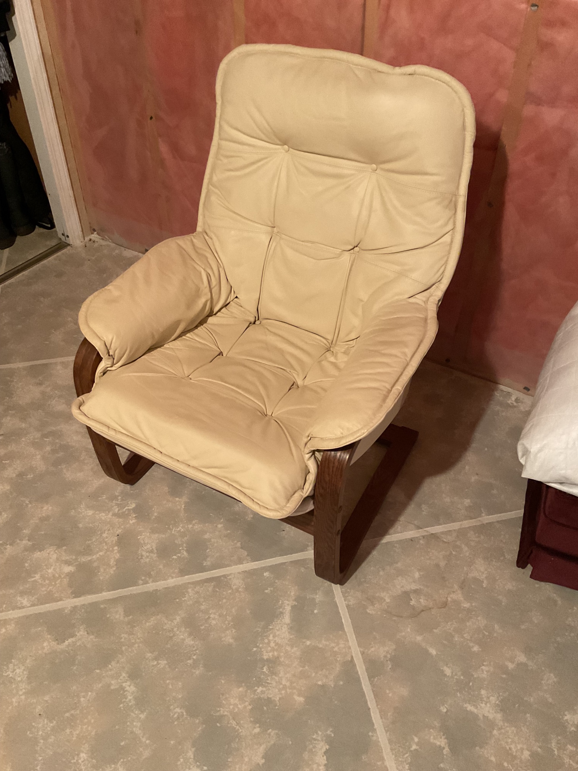 Photo of Leather chair 