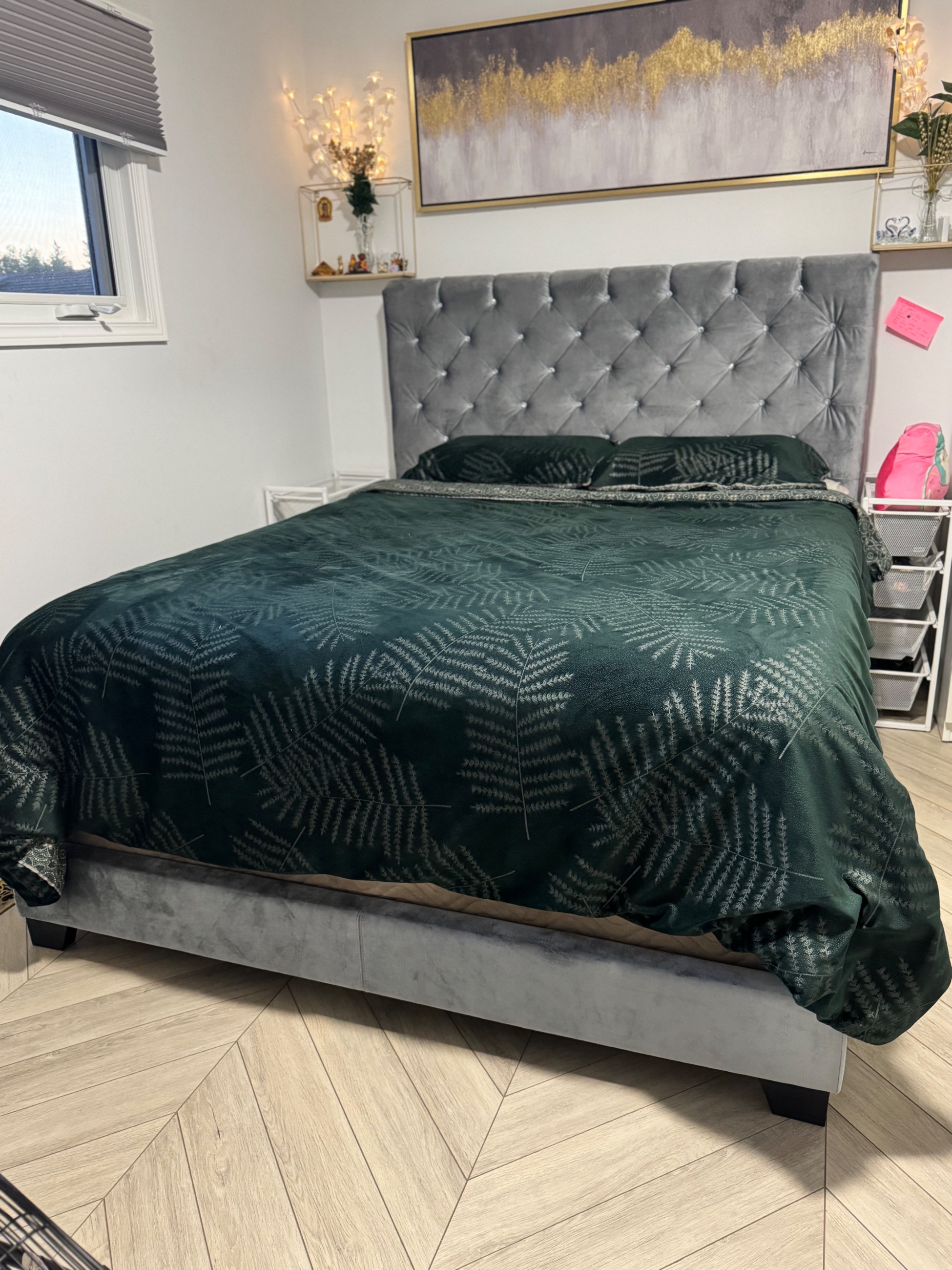 Photo of Bed set