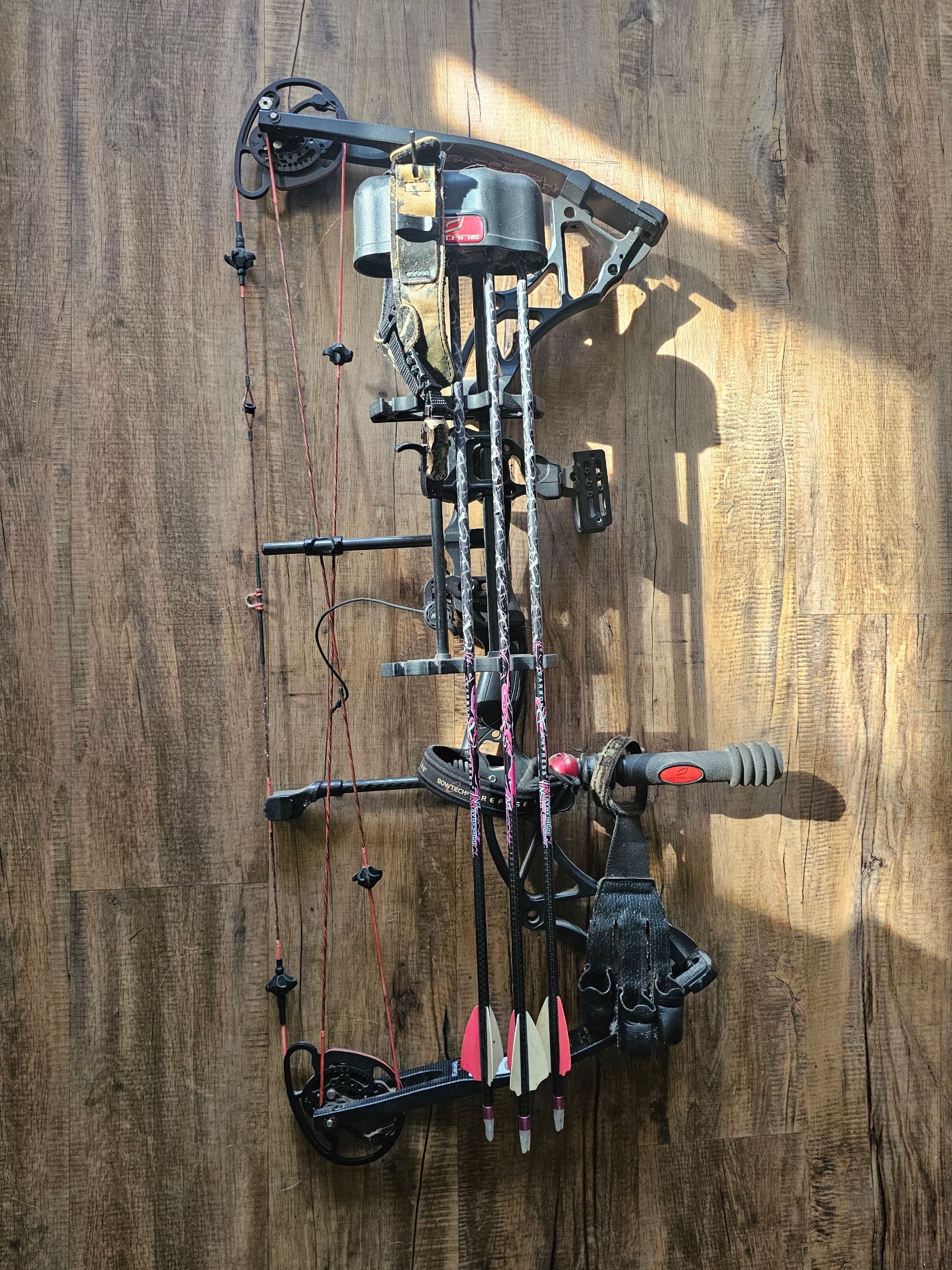 Photo of Bowtech Heartbreaker Compound Bow 