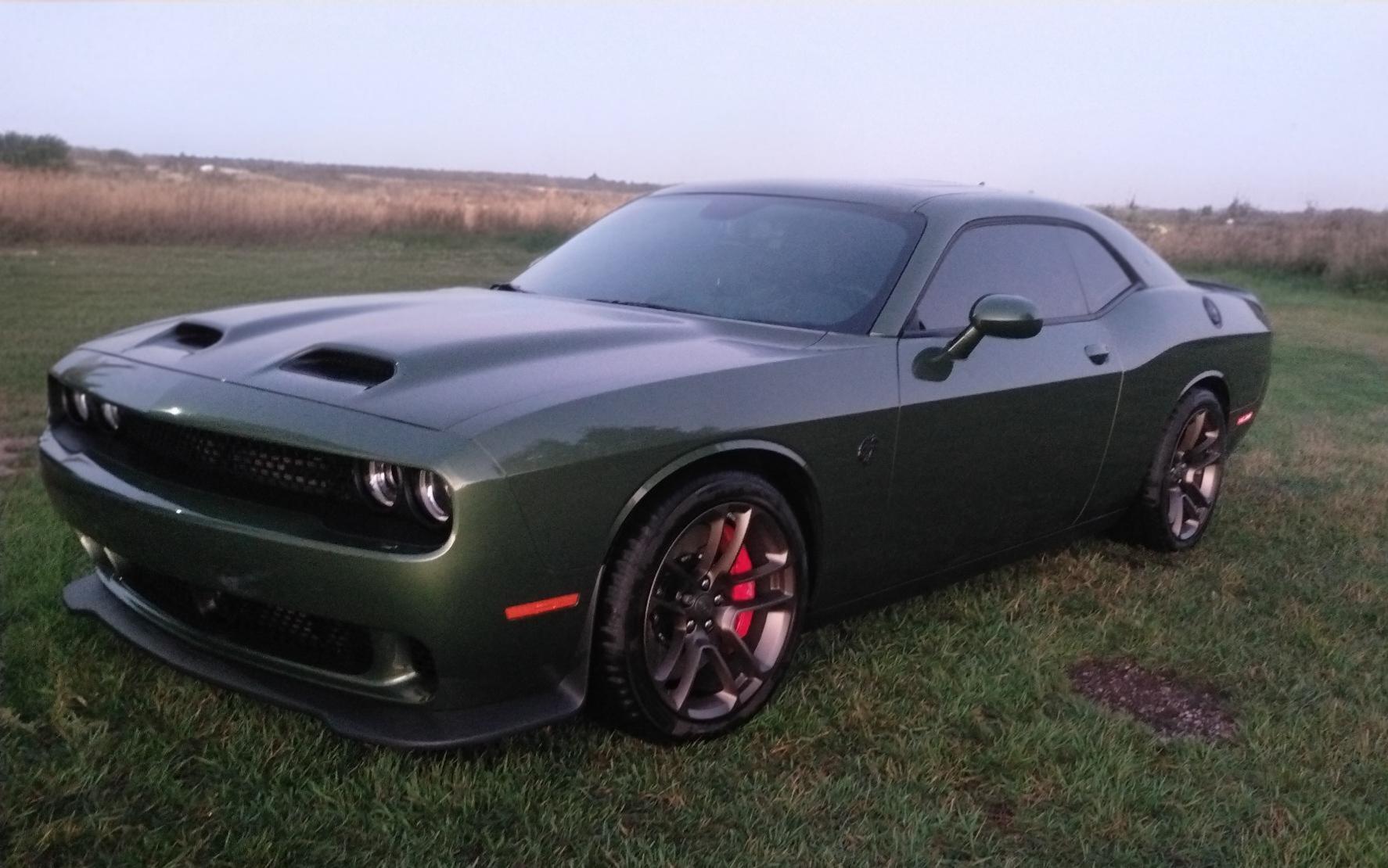 Photo of 2022 Dodge Challenger 6.2l Hellcat