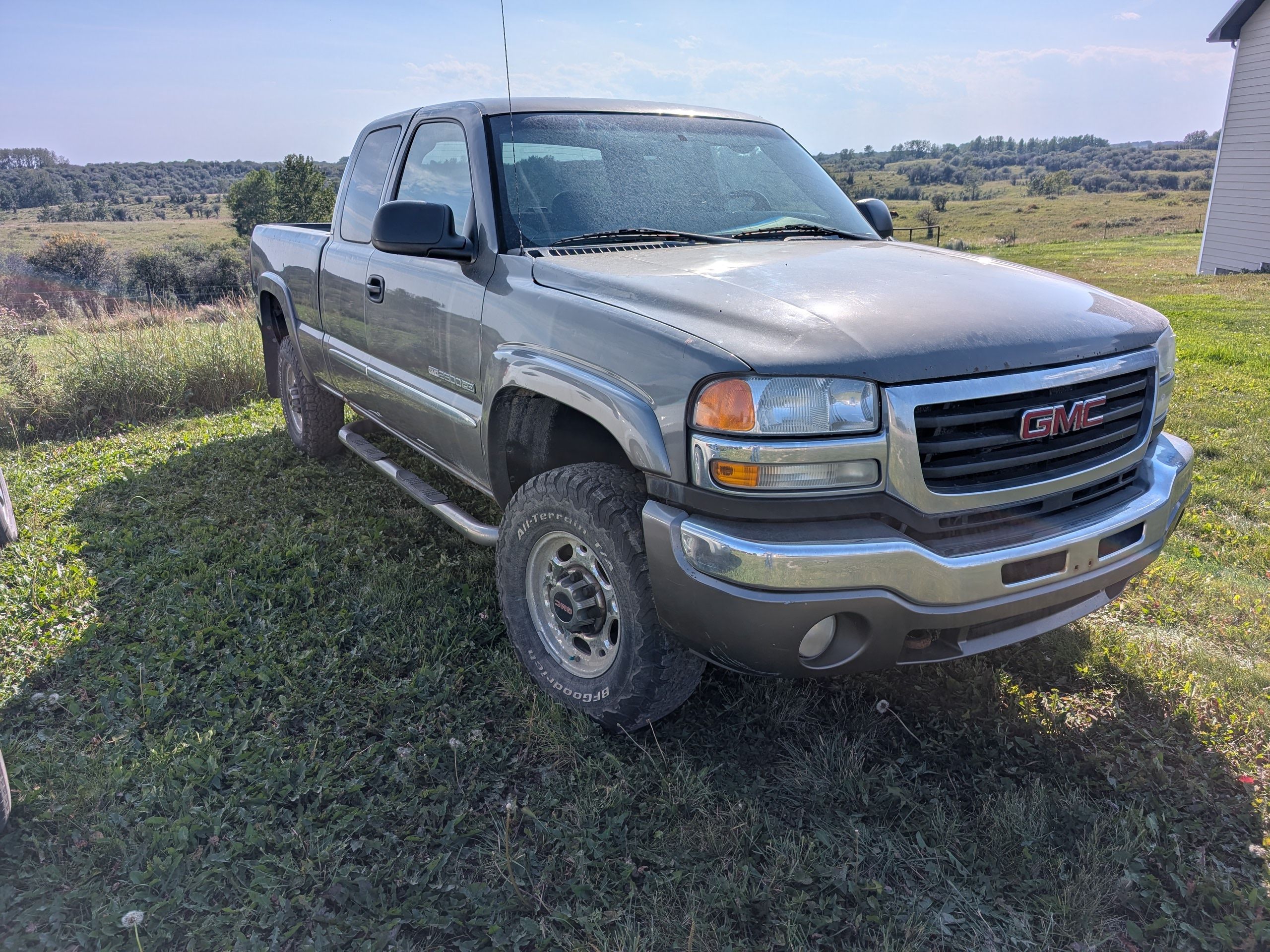 Photo of 2006 GMC 2500HD 6L gas SLE