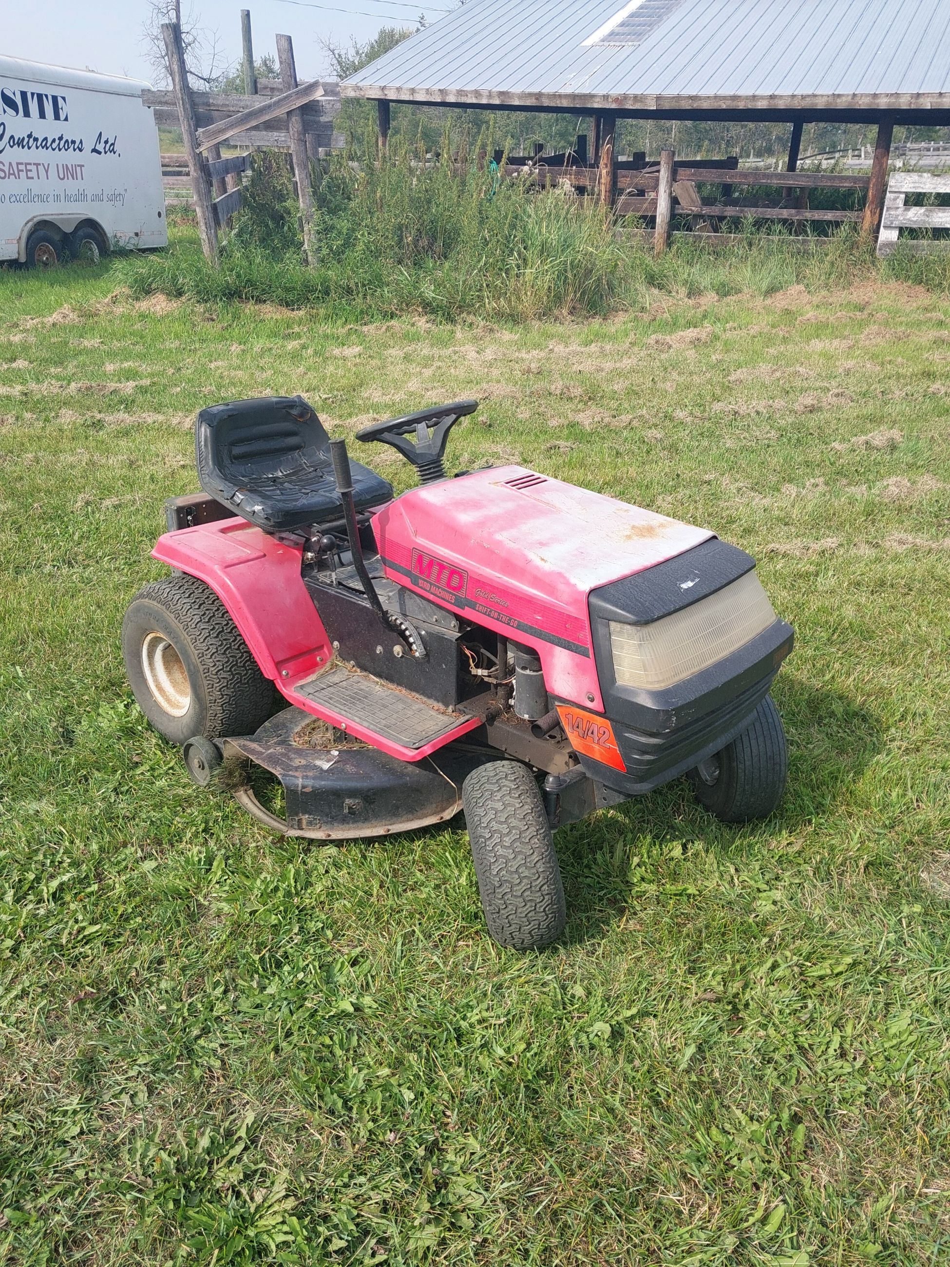 Photo of 42" Lawn tractor