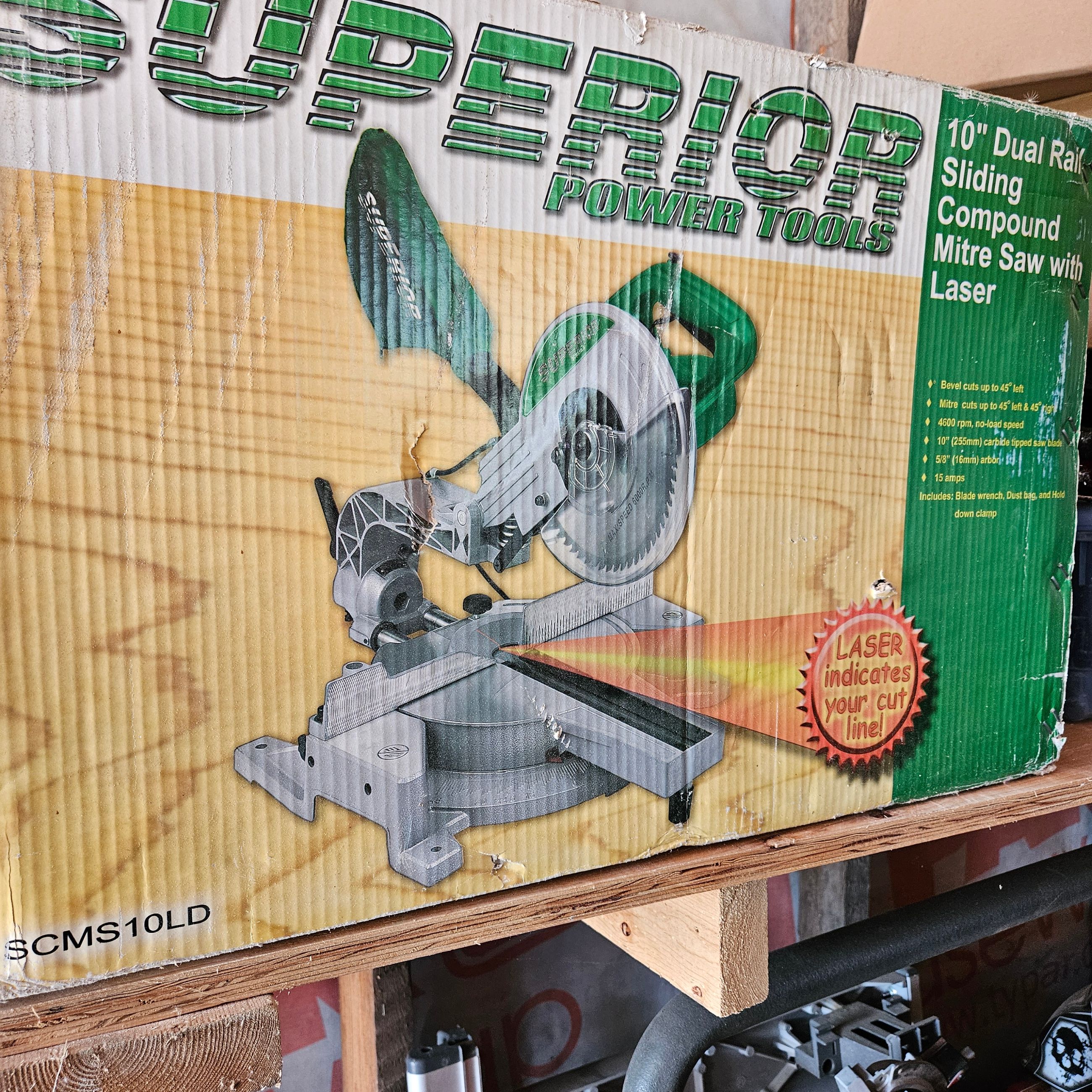 Photo of Radial sliding mitre saw 