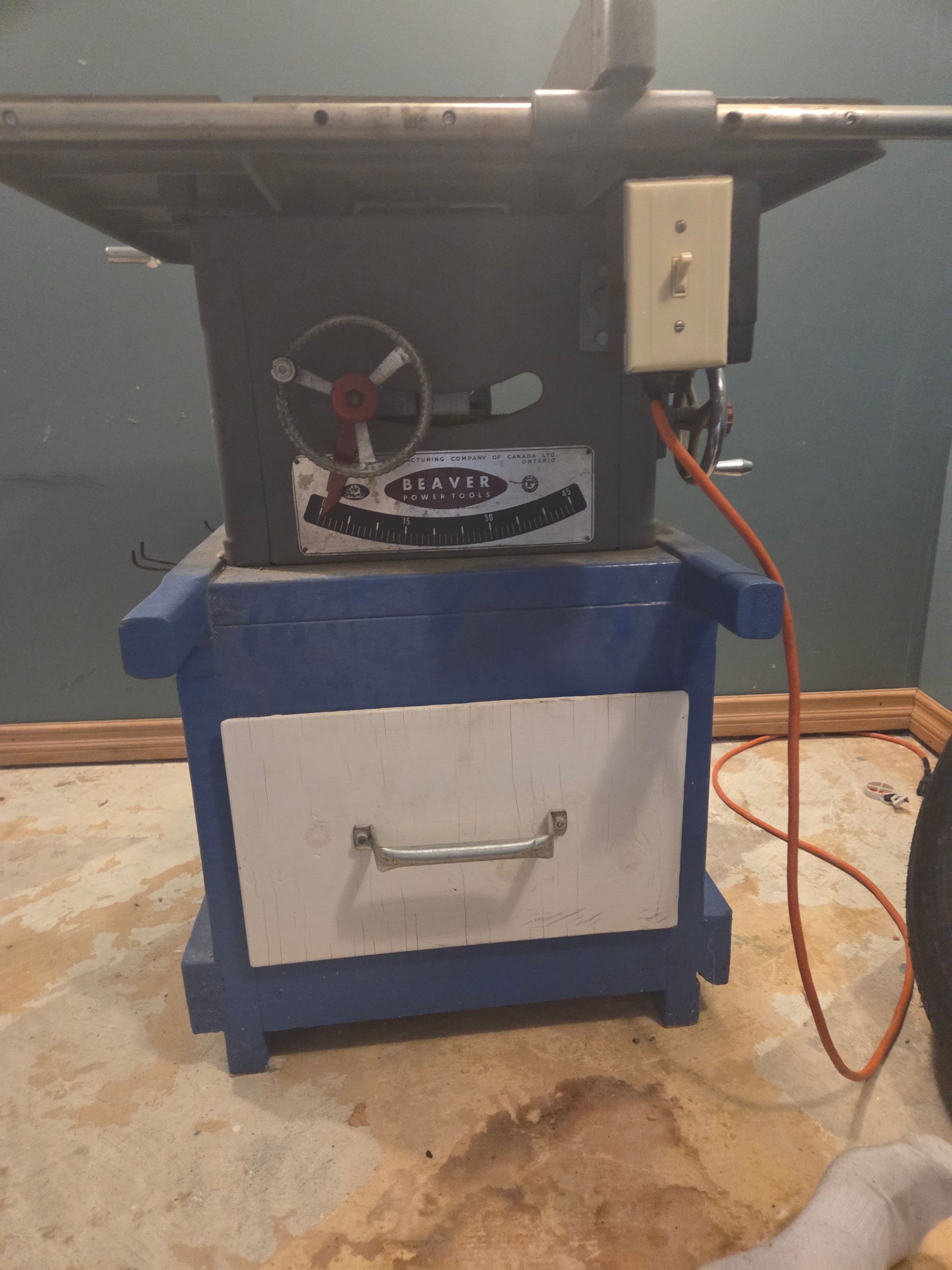 Photo of Beaver table saw good condition works well. Please feel free to text me or call me at 587 783 7601 