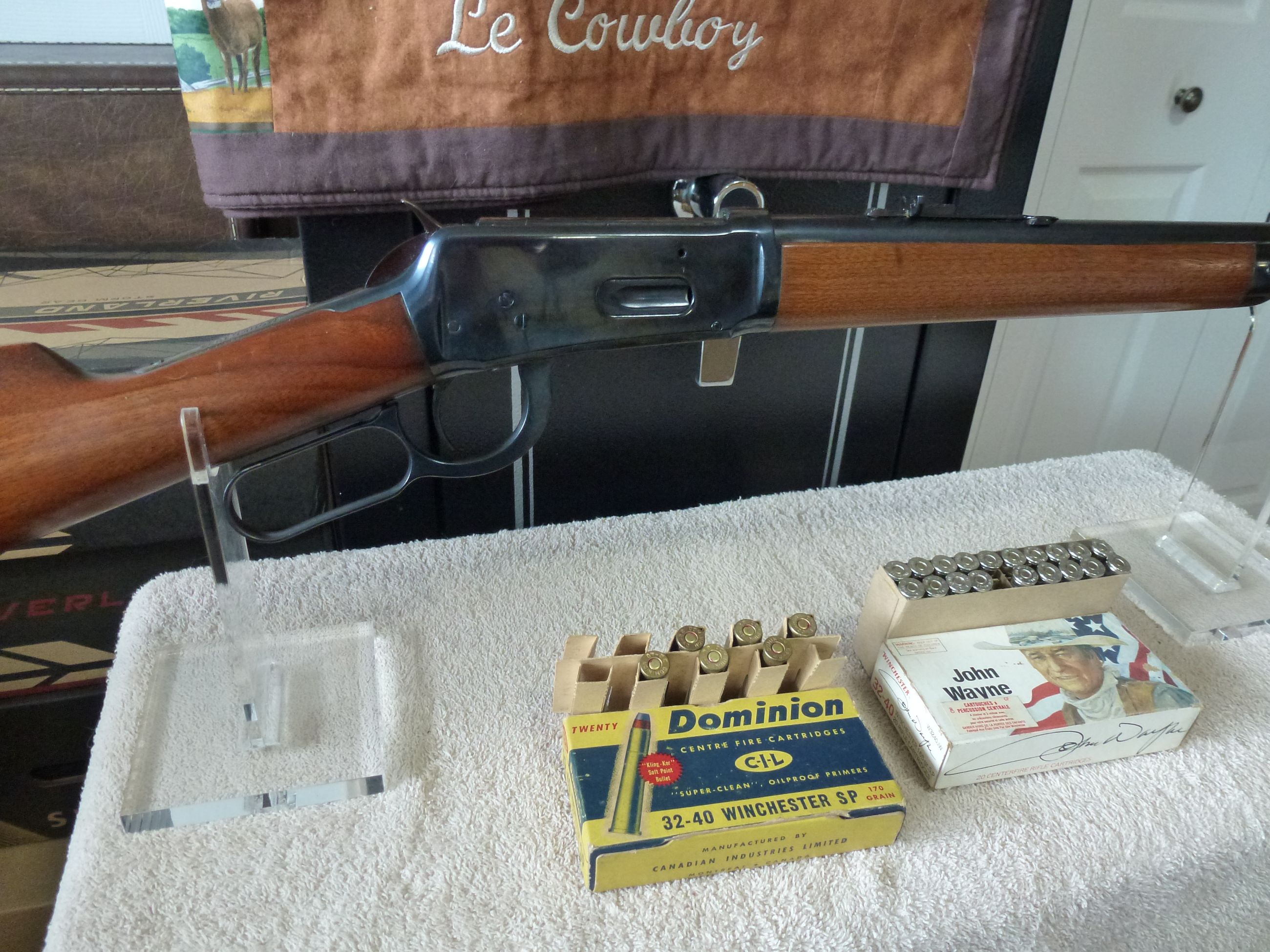 Photo of ***FREE SHIPPING***WINCHESTER Mod. 1894 .32-40 WCF***WITH 25 ROUNDS FREE JOHN WAYNE BOX***