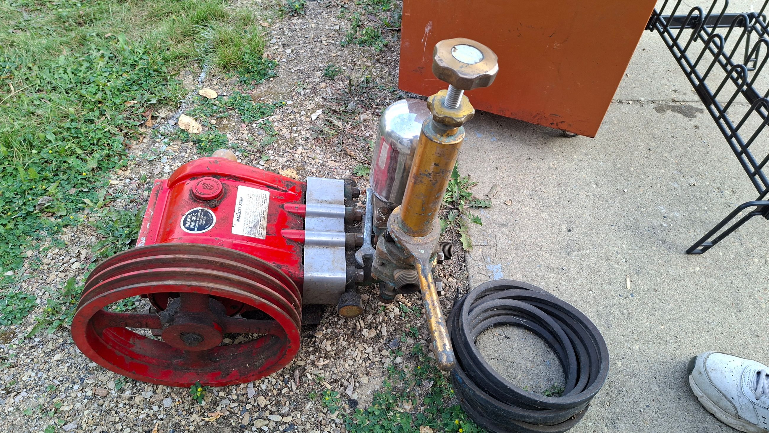Photo of 1000 psi Magikist Heavy Duty Pump