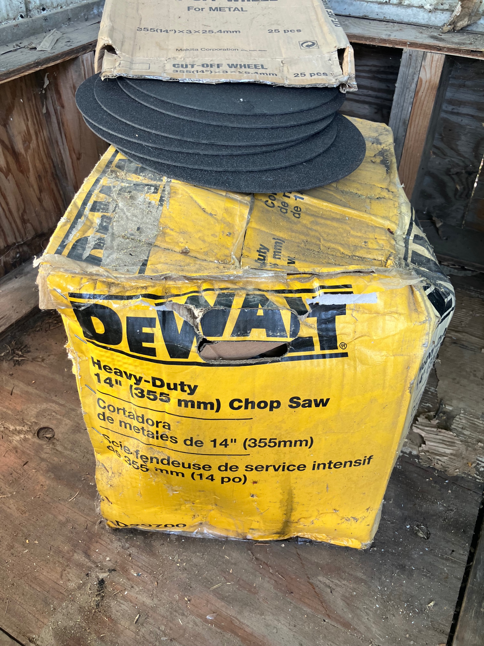 Photo of Cut off saw.  ( metal)