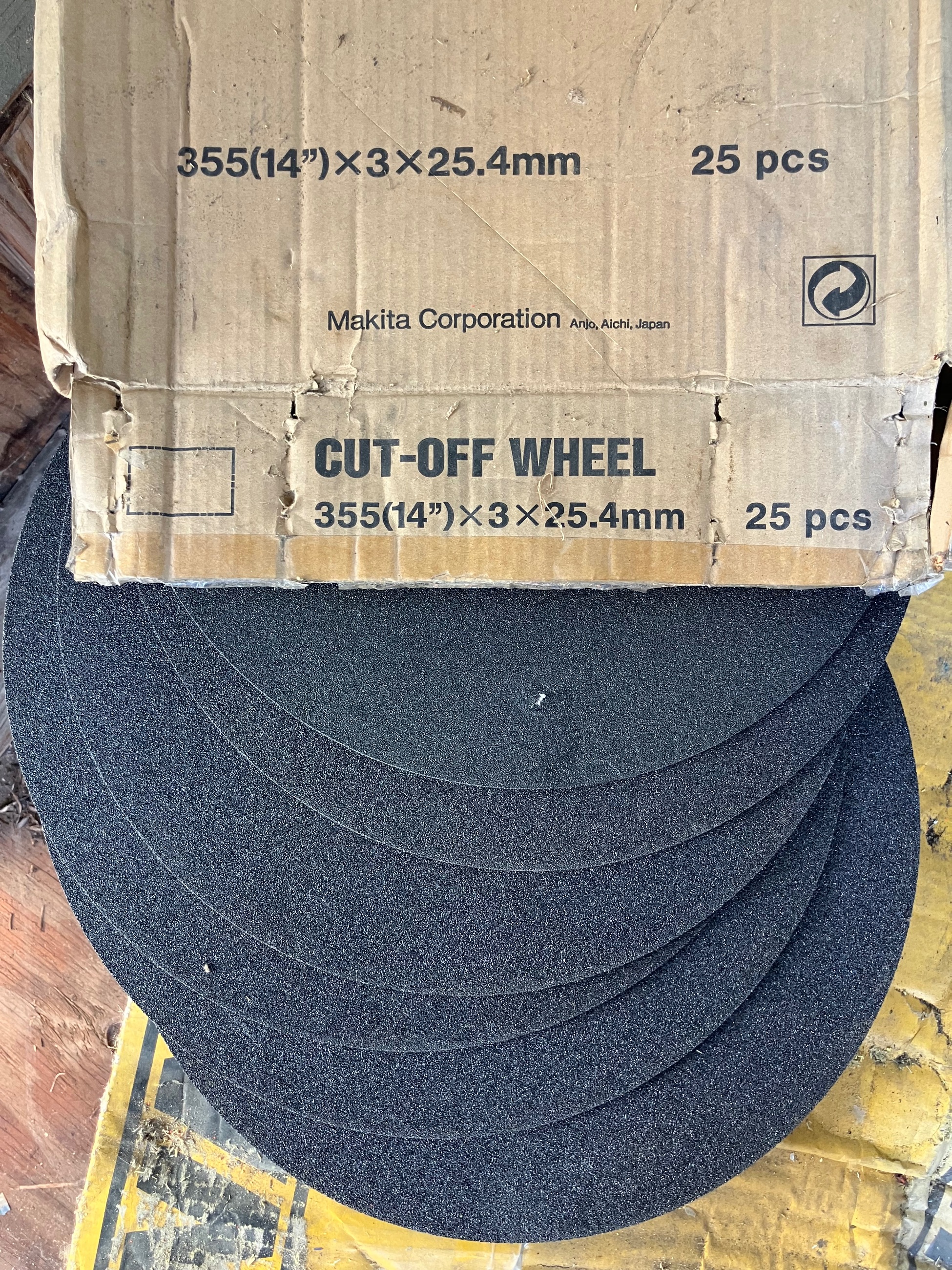 Photo of Cut off saw.  ( metal)